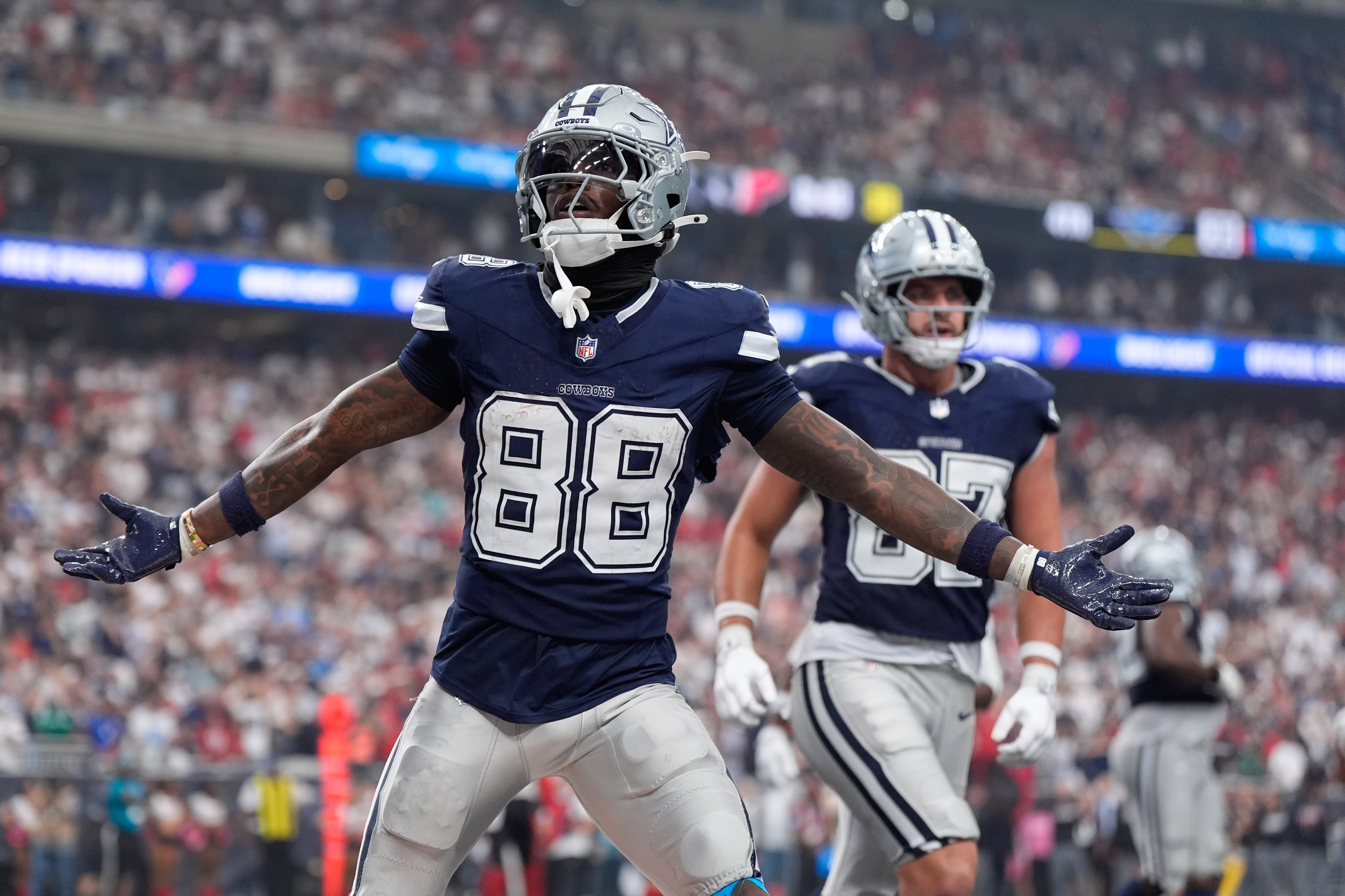 CeeDee Lamb had an epic 17-catch game, but it wasn't even the top WR fantasy football performance this season