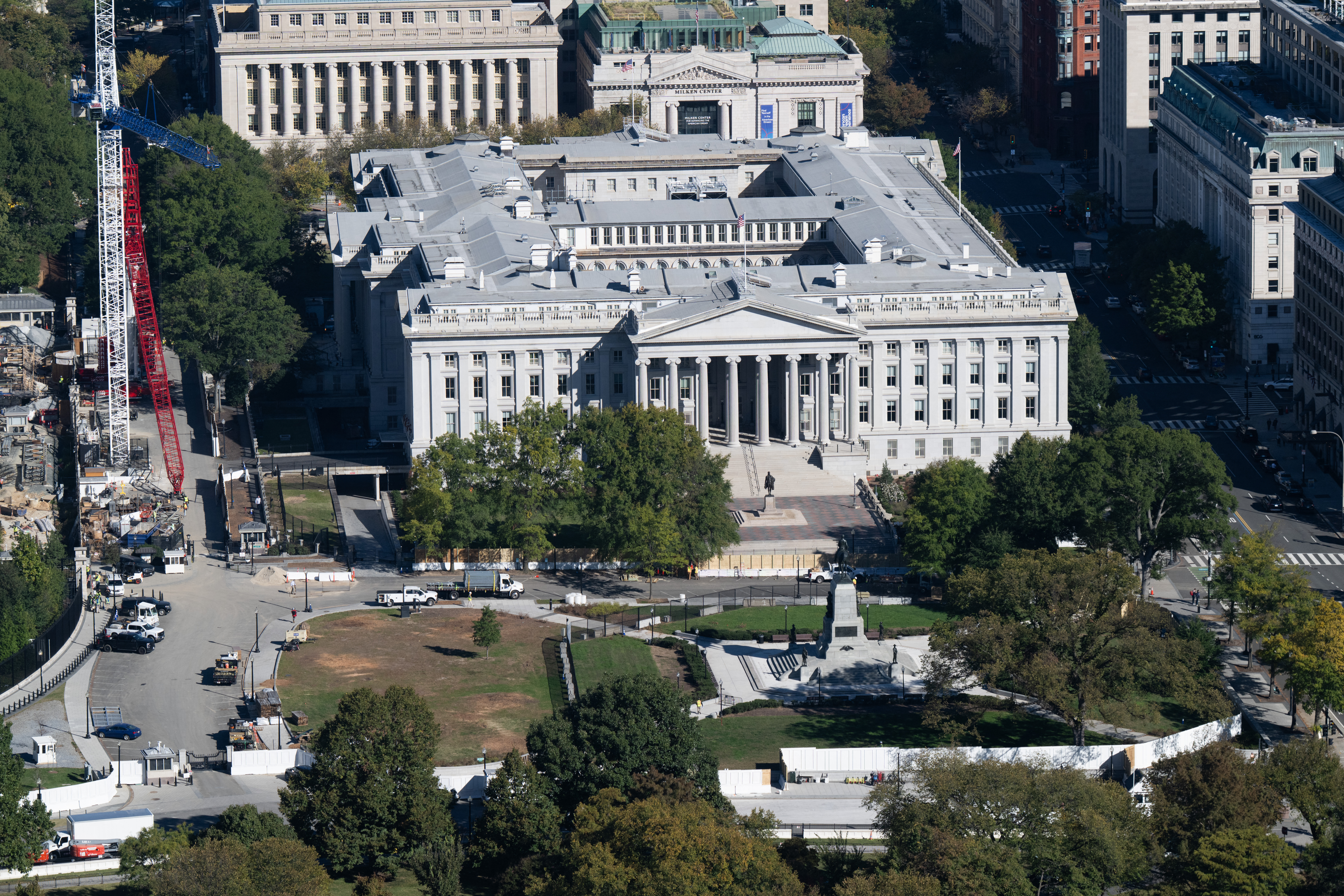 Stocks extend declines, 10-year Treasury holds below 5%: AlphaCheck