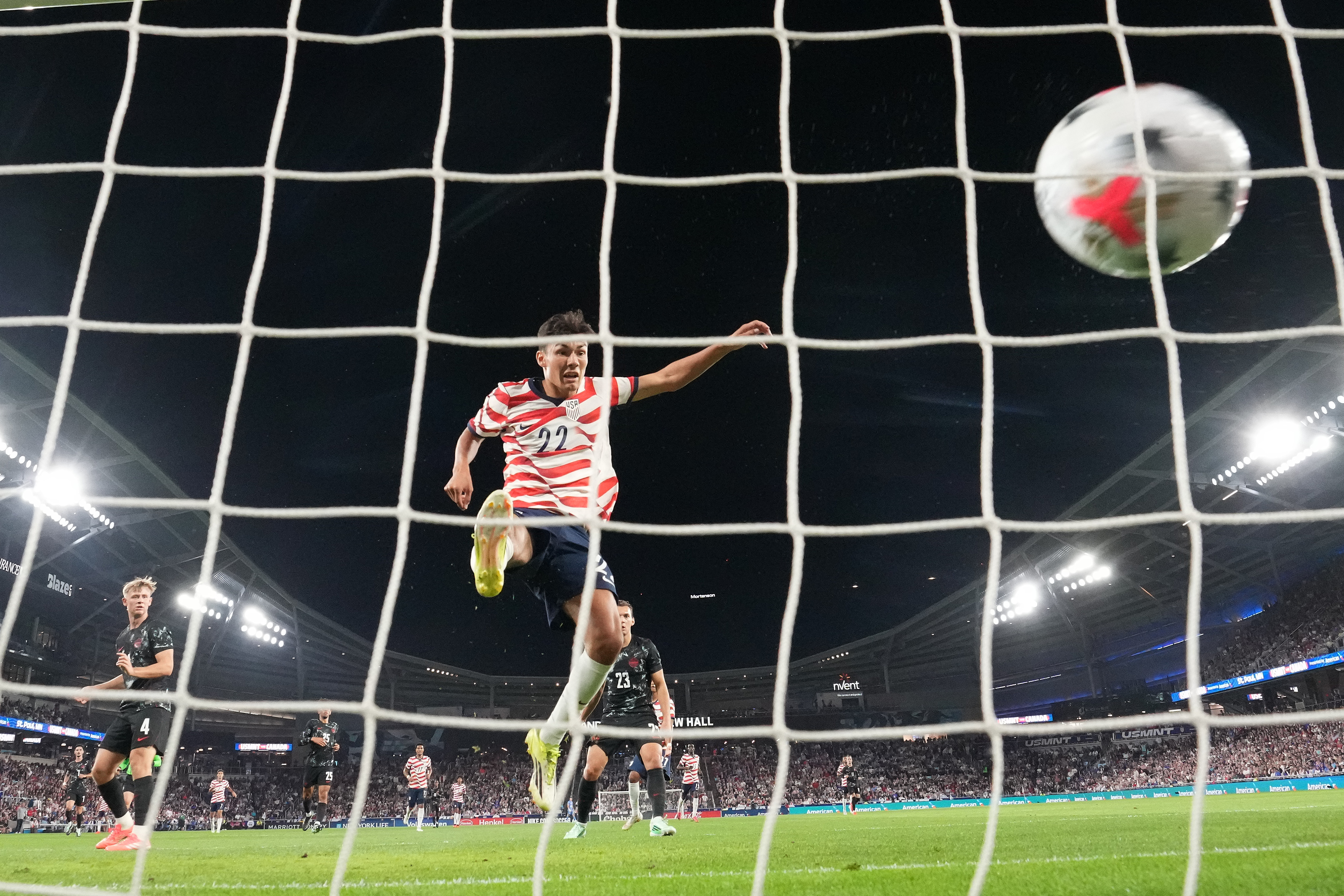 USMNT grinds out 1-0 win over Canada to complete perfect 4-game window