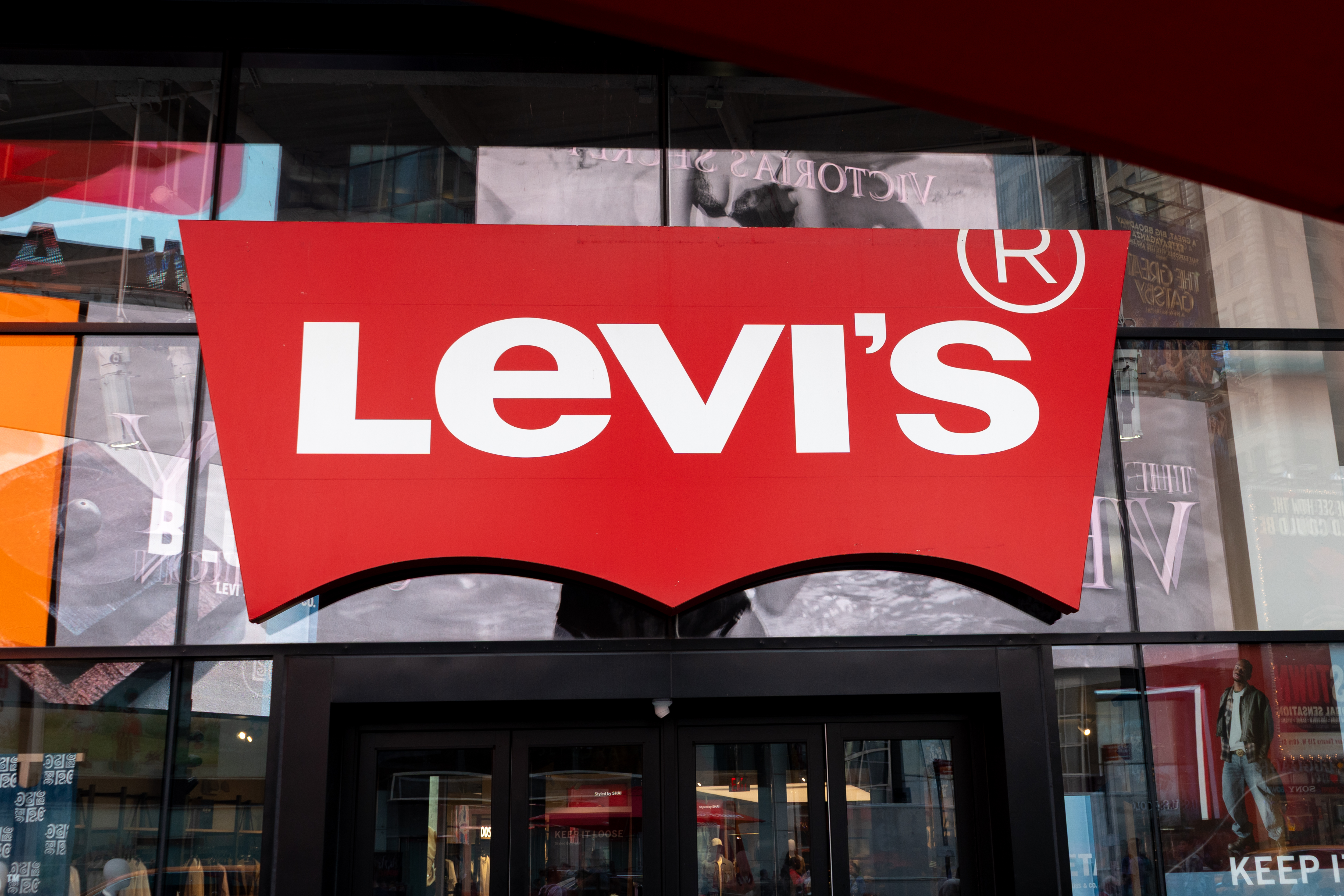 Tariff Refunds Drive Apparel Profit Surge | Demand Slowdown Signals Market Caution