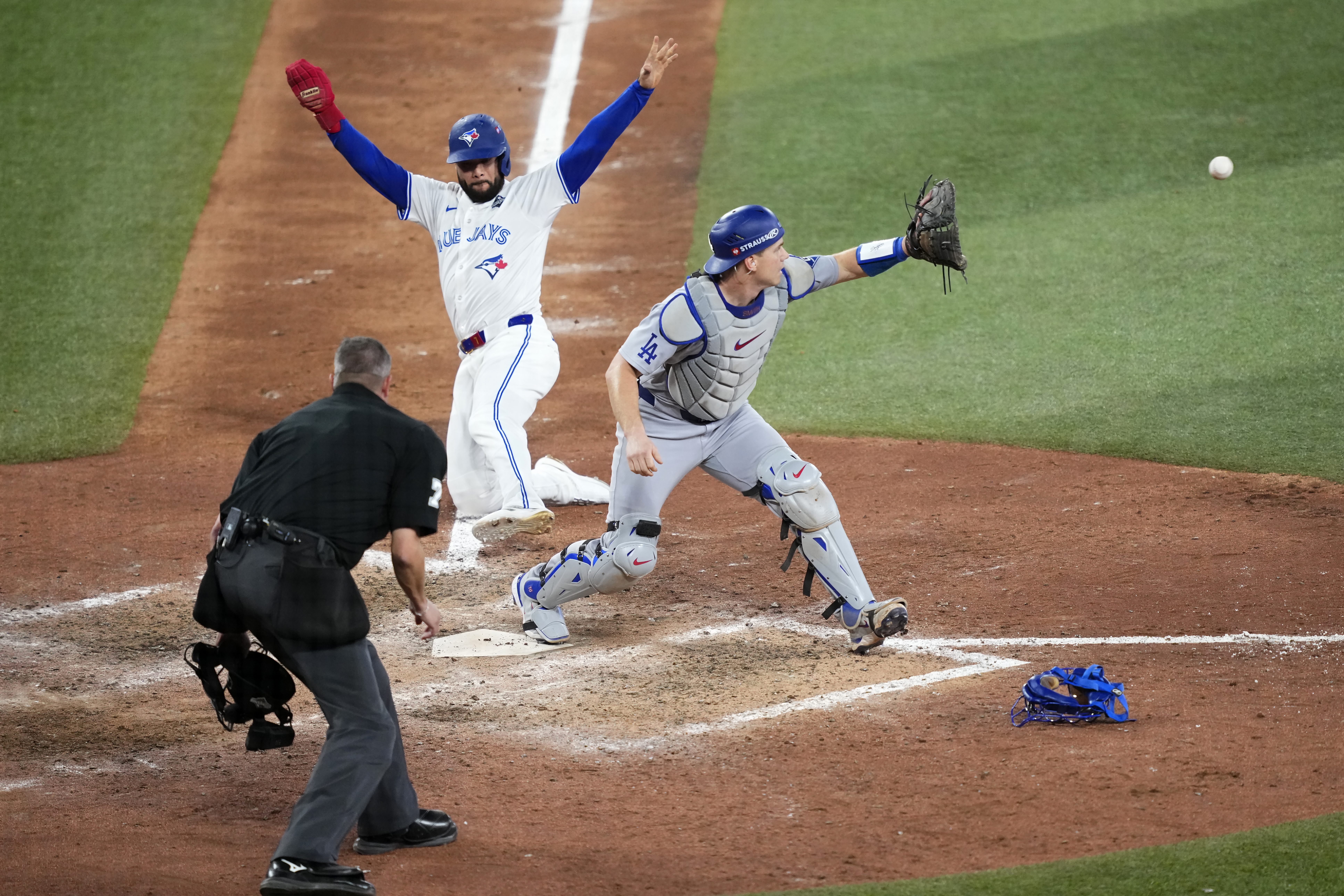 TORONTO, ONTARIO - NOVEMBER 01: Will Smith #16 of the Los Angeles Dodgers forces Isiah Kiner-Falefa #7 of the Toronto Blue Jays out at home plate for the second out during the ninth inning in game seven of the 2025 World Series at Rogers Center on November 01, 2025 in Toronto, Ontario. (Photo by Mark Blinch/Getty Images)