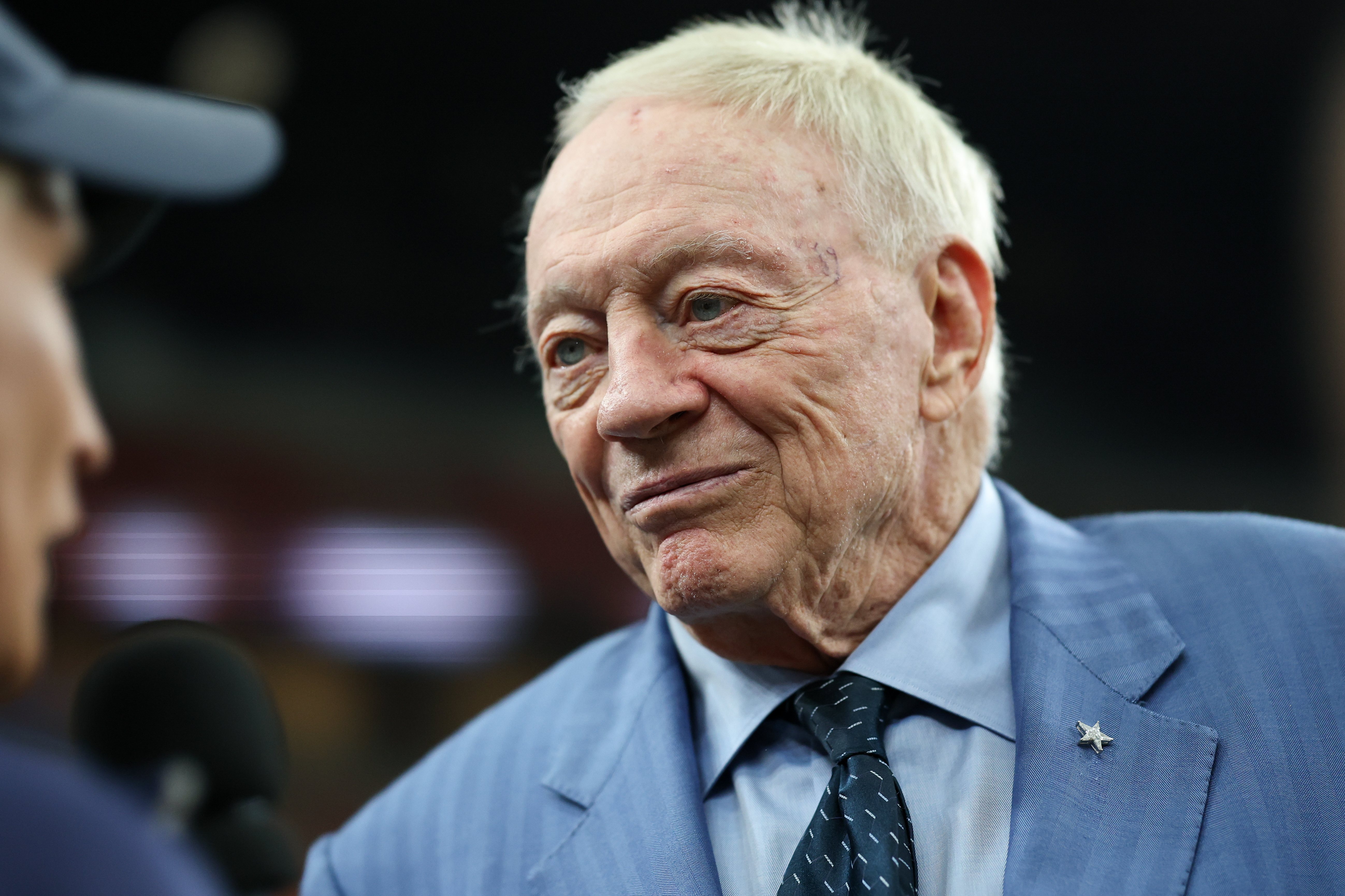 Jerry Jones says Cowboys’ ‘door is open’ before trade deadline, and there’s reason to believe him