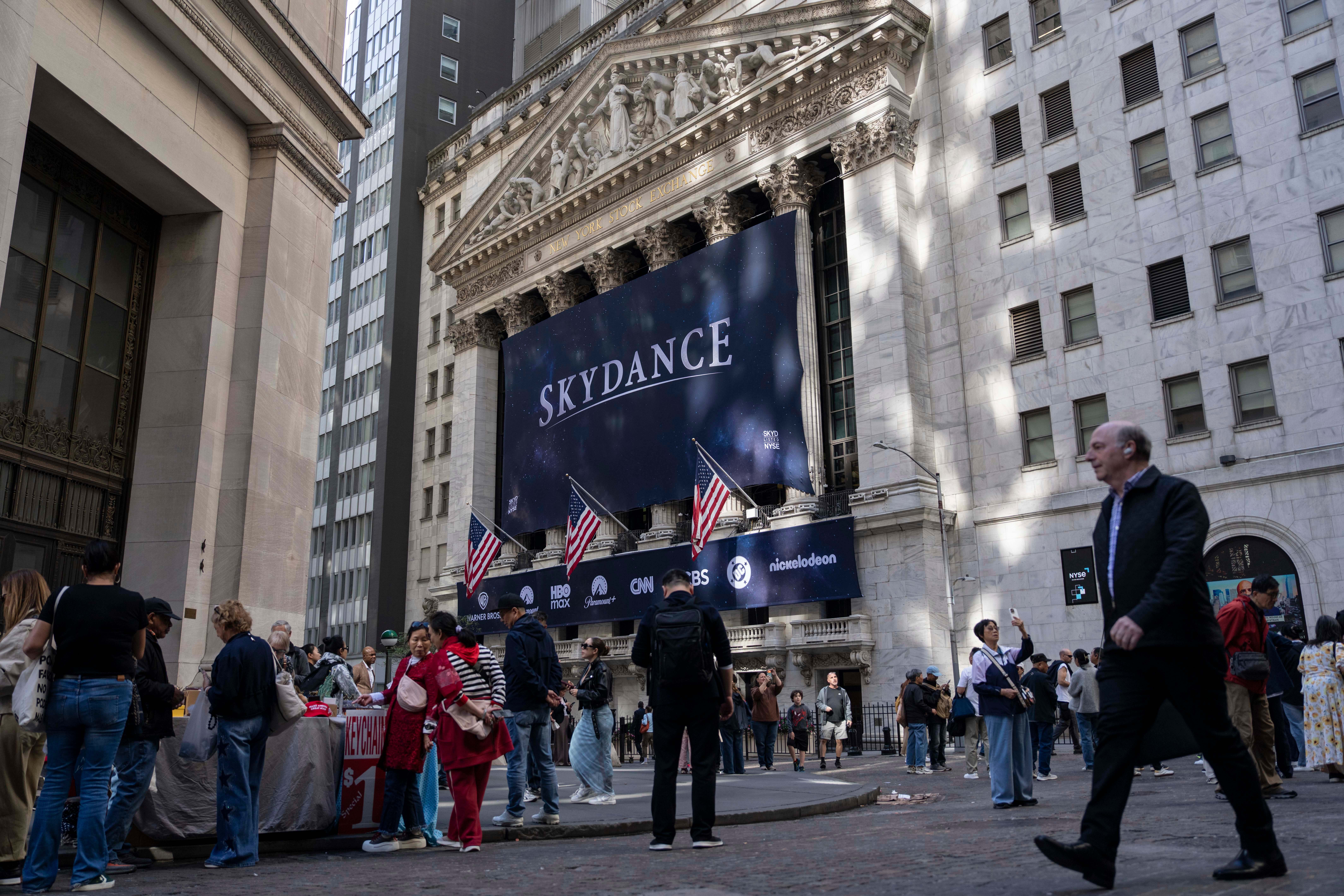 Stock Market Today: Dow Rises, Nasdaq Slips to Start Begin Big Week of Earnings; Bond Market Closed Today