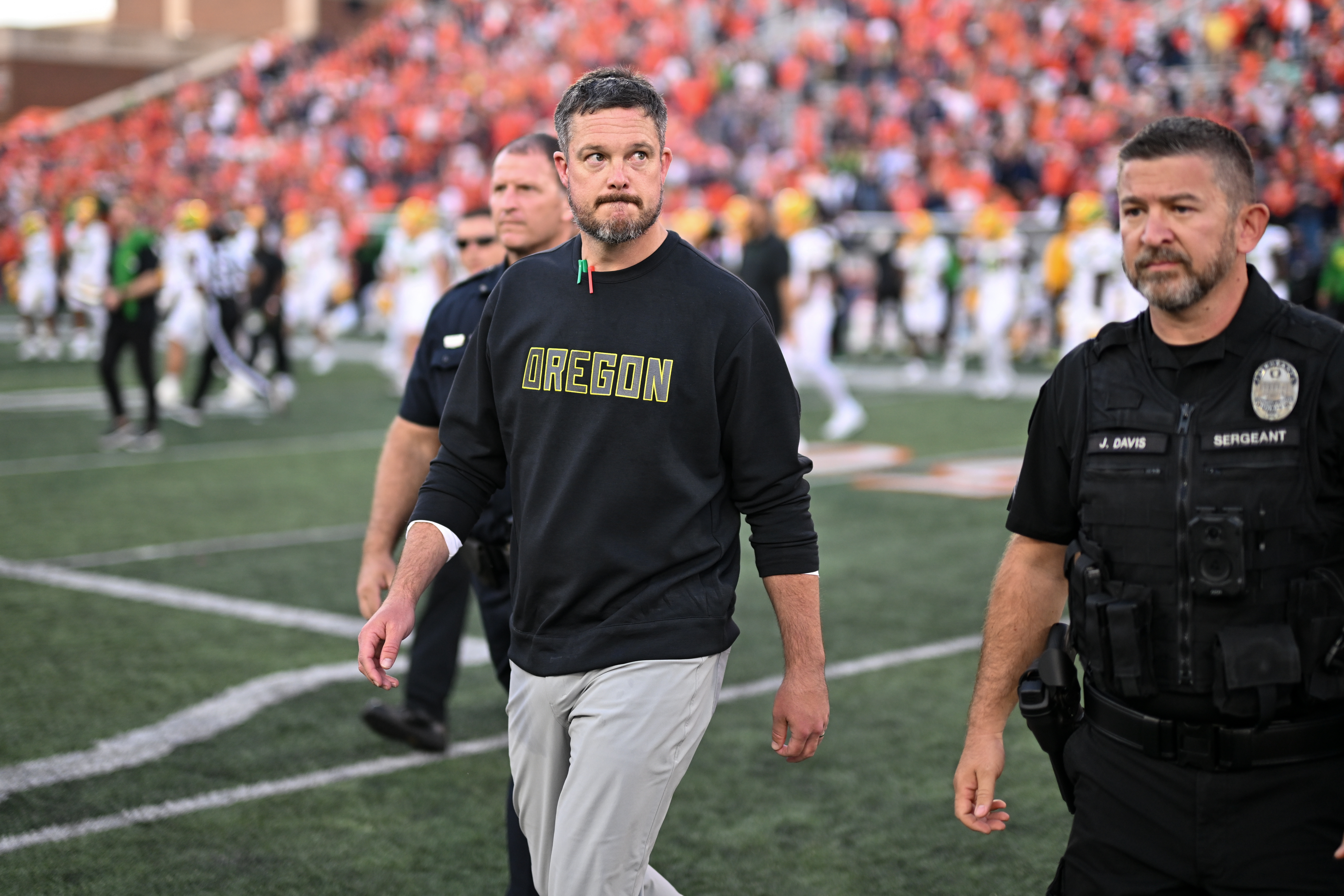 College football winners and losers: After Oregon and Michigan's latest defeats, a third of the teams in the top 15 of the preseason AP Top 25 have at least three losses