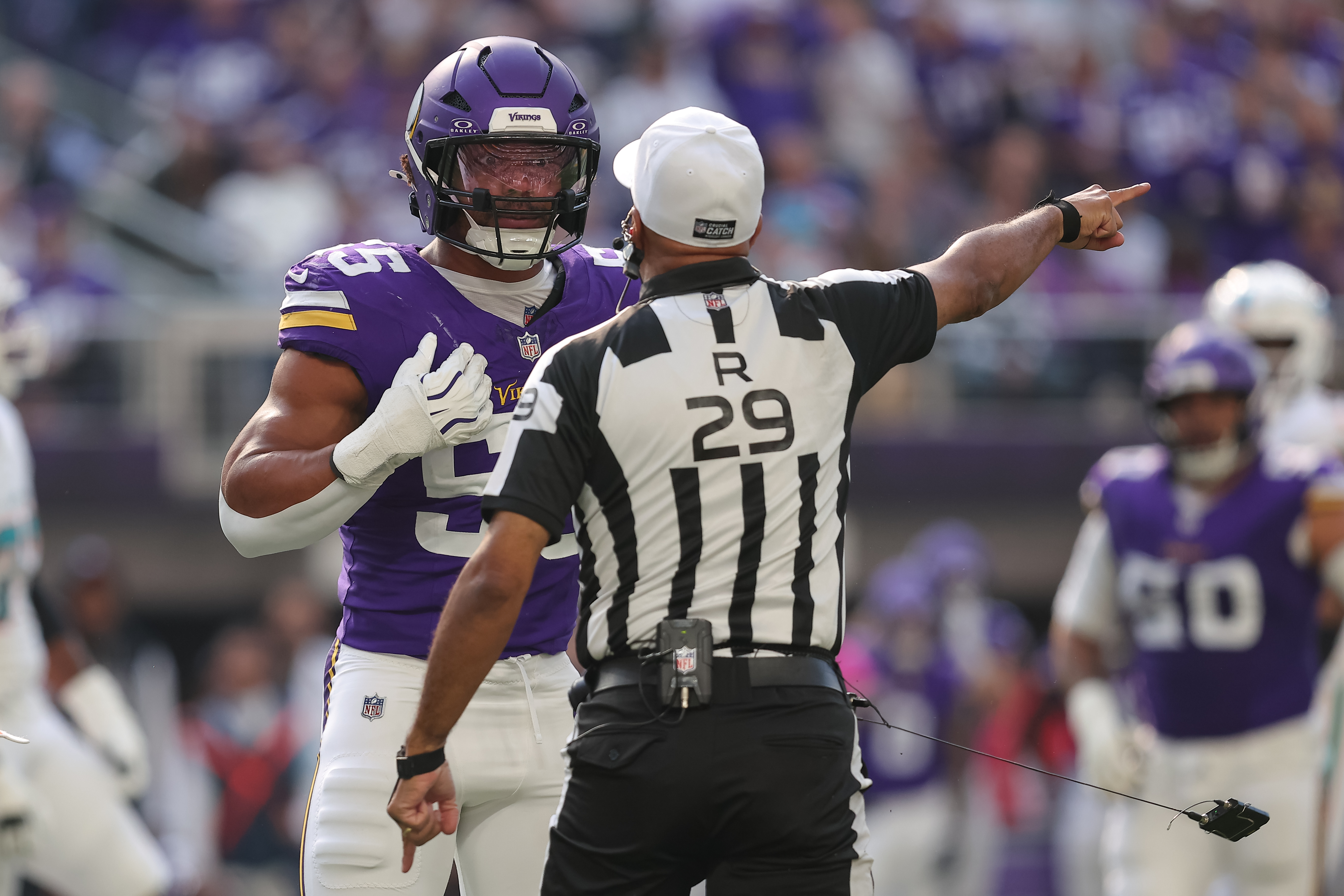 NFL reportedly looking into referee incident with Vikings LB Eric Wilson