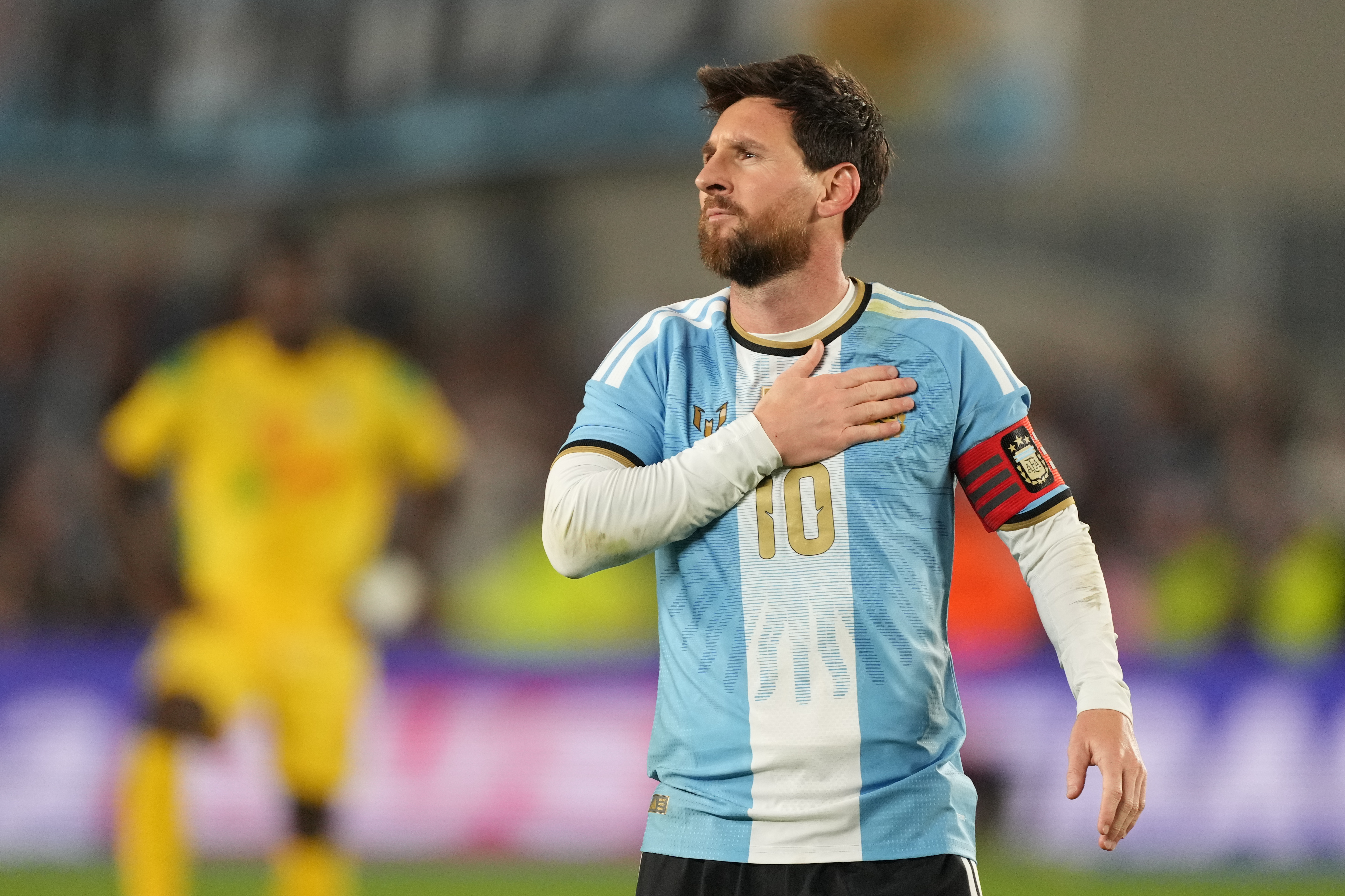 Lionel Messi's last game for Argentina: Pregame tears, a giant flying jersey and 1 final international goal