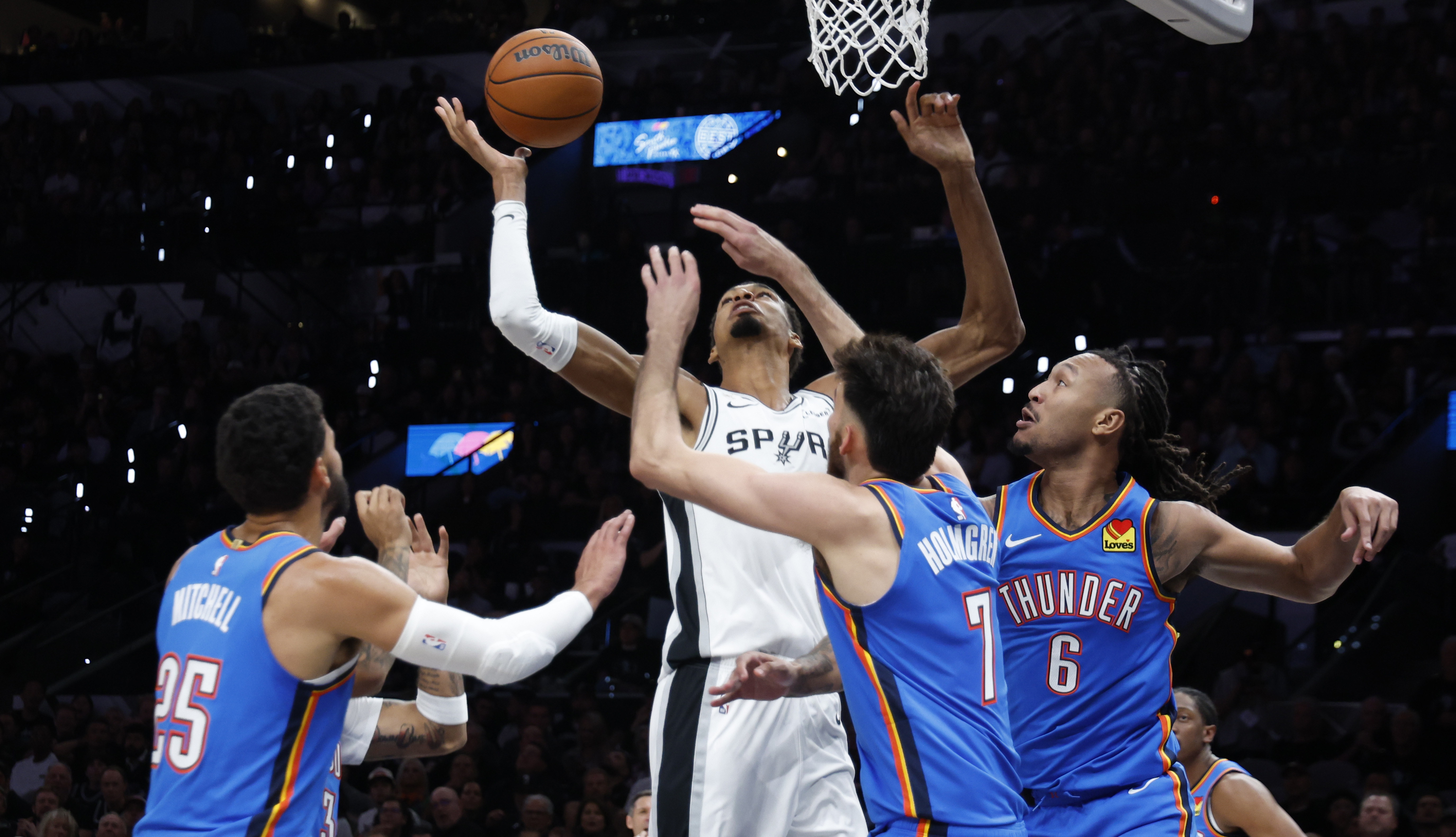 Thunder remind Spurs of their championship pedigree in statement-making opening win