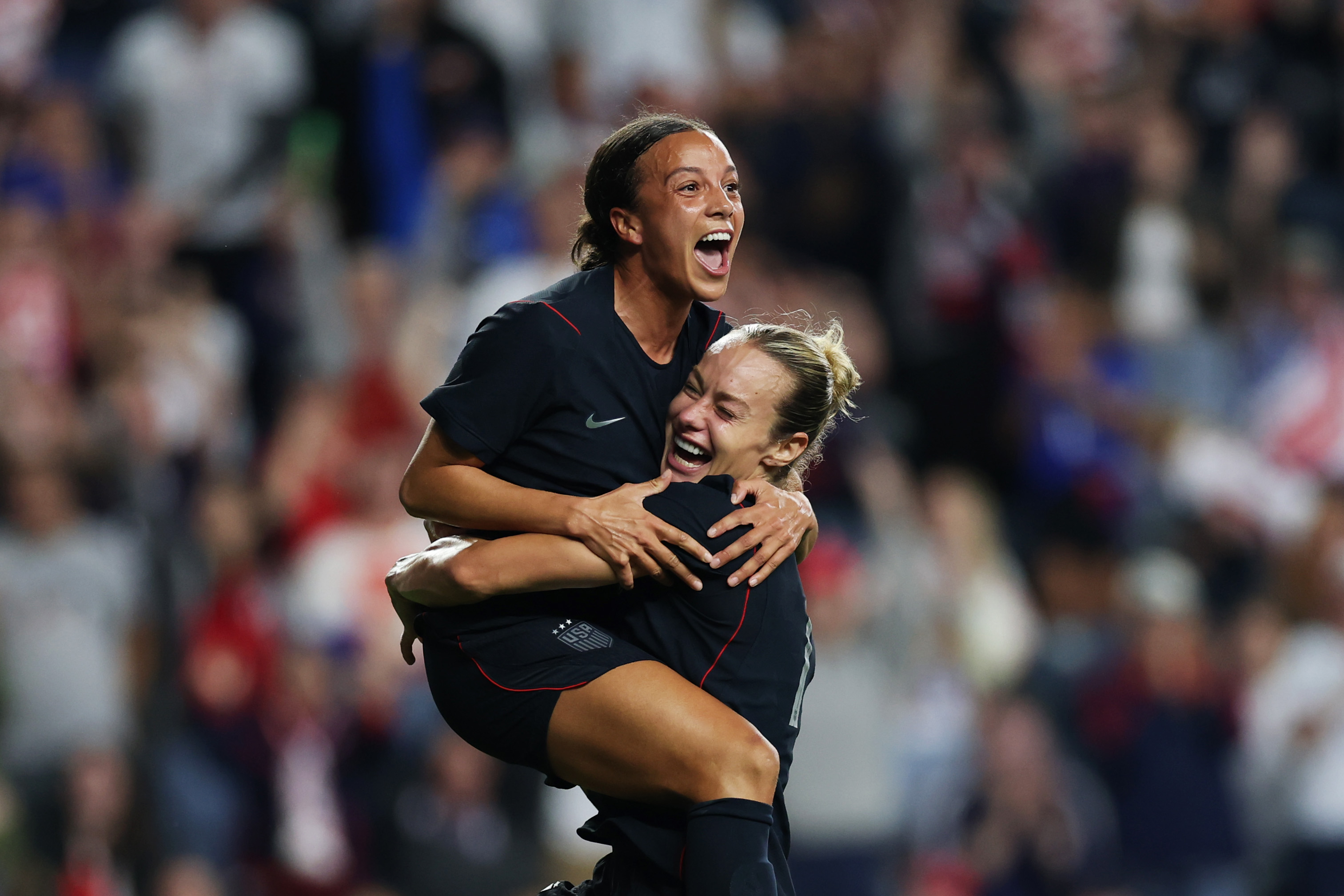 Mallory Swanson scores late equalizer as USWNT rallies from 2 goals down to draw Spain, 2-2