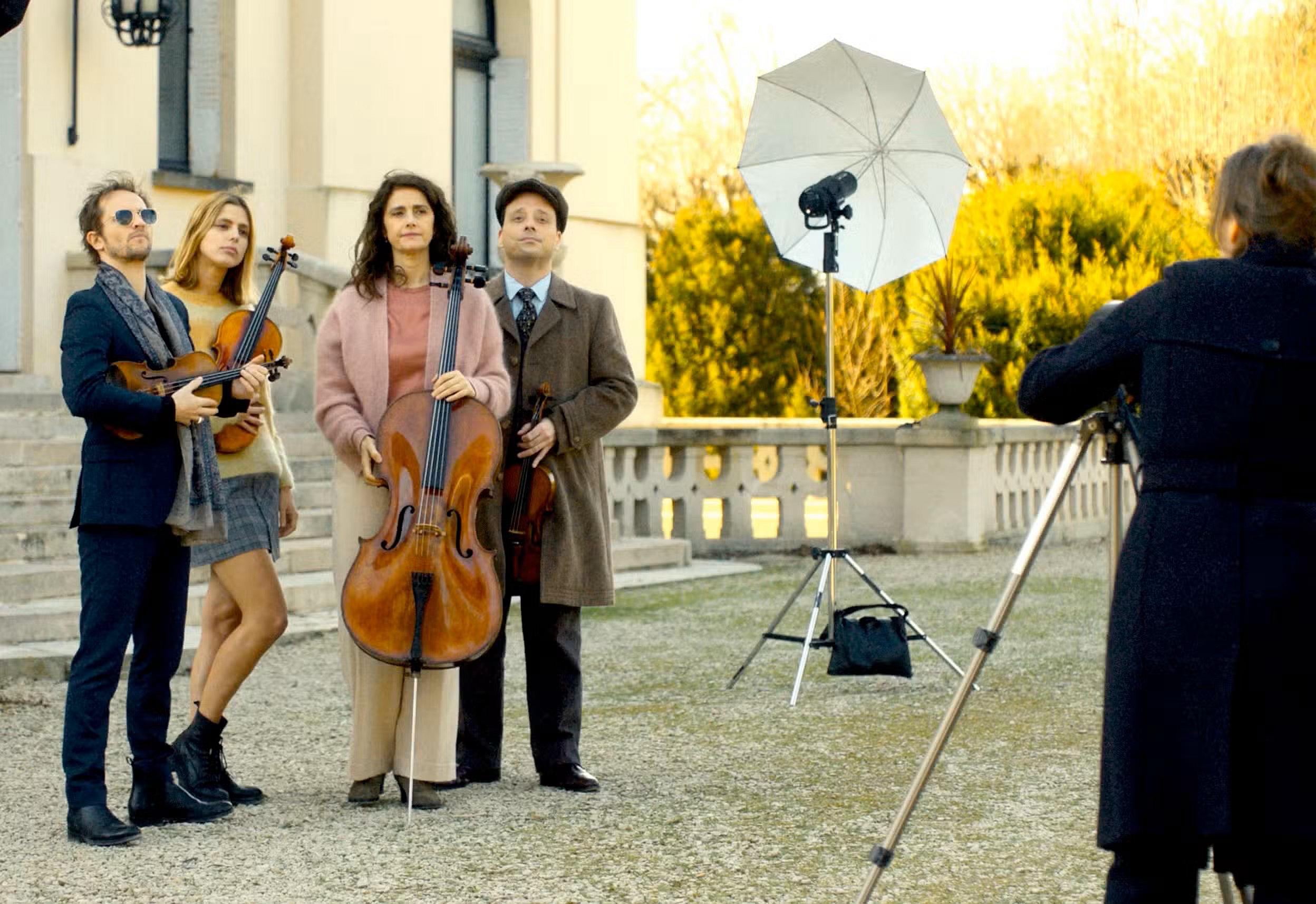 12億名琴齊聚《音樂家四重奏》如神話 演奏者不對盤鬧笑料