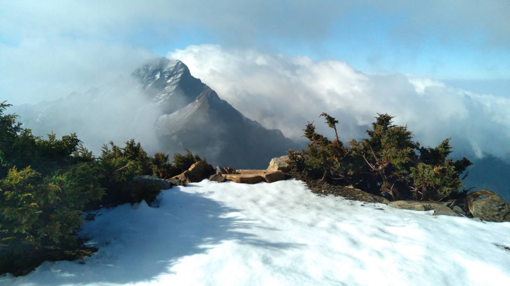 4月下雪！玉山昨晚飄雪 積雪約2公分