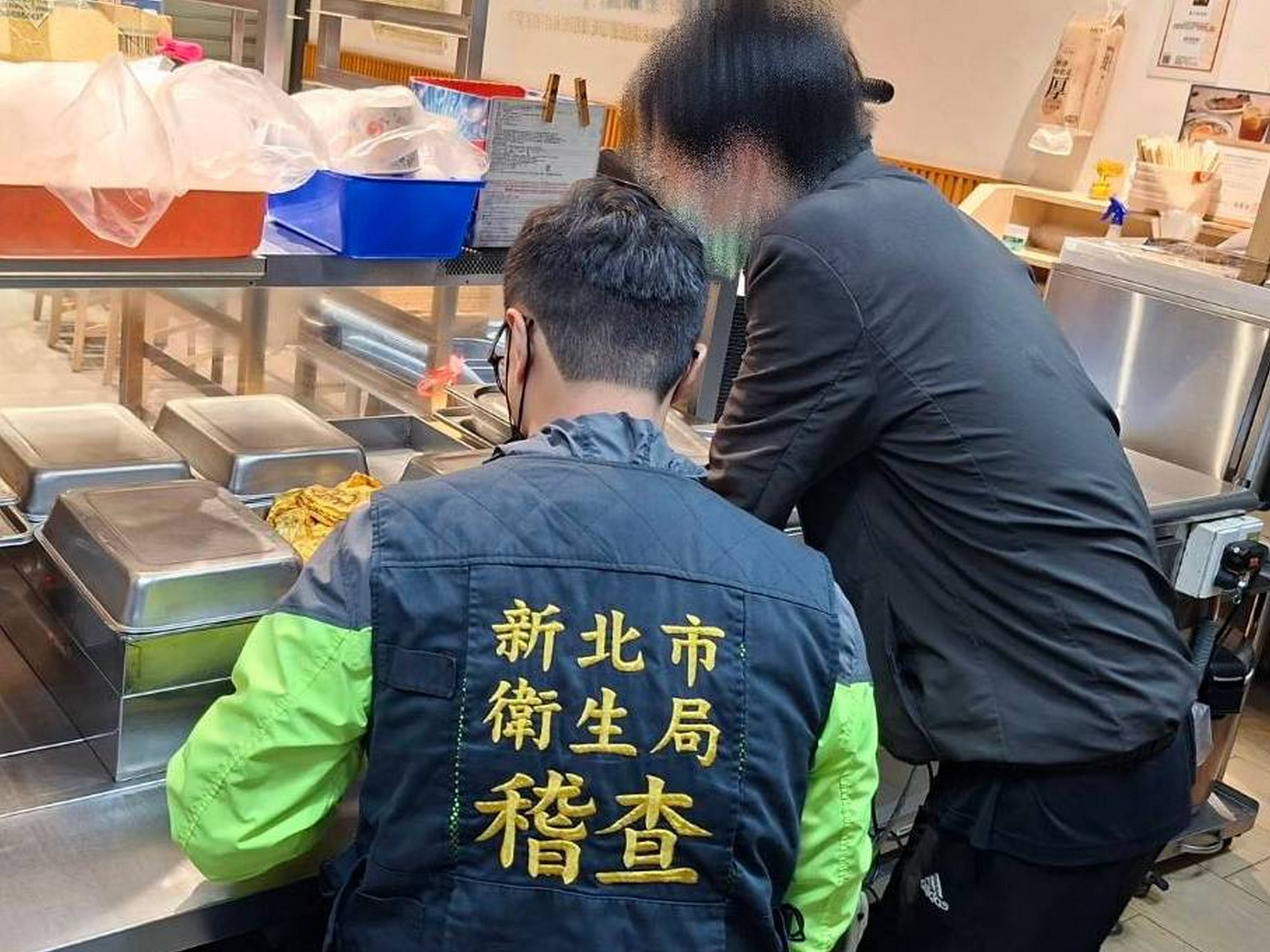 新店便當店疑食物中毒飆升共99人送醫 新北市政府助民眾求償