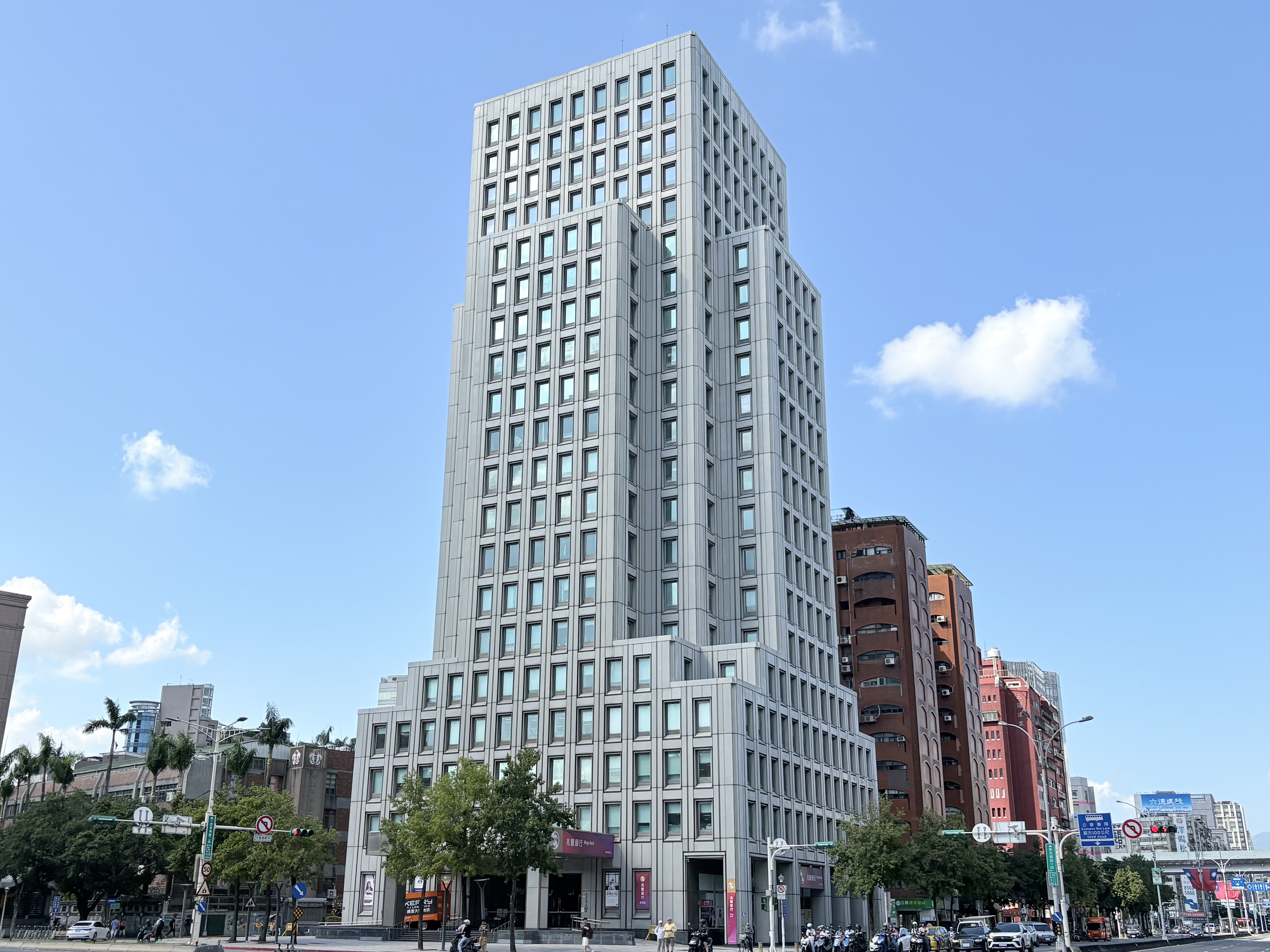 近50萬股東關注！兆豐金前11月賺319億元 每股盈餘2.16元