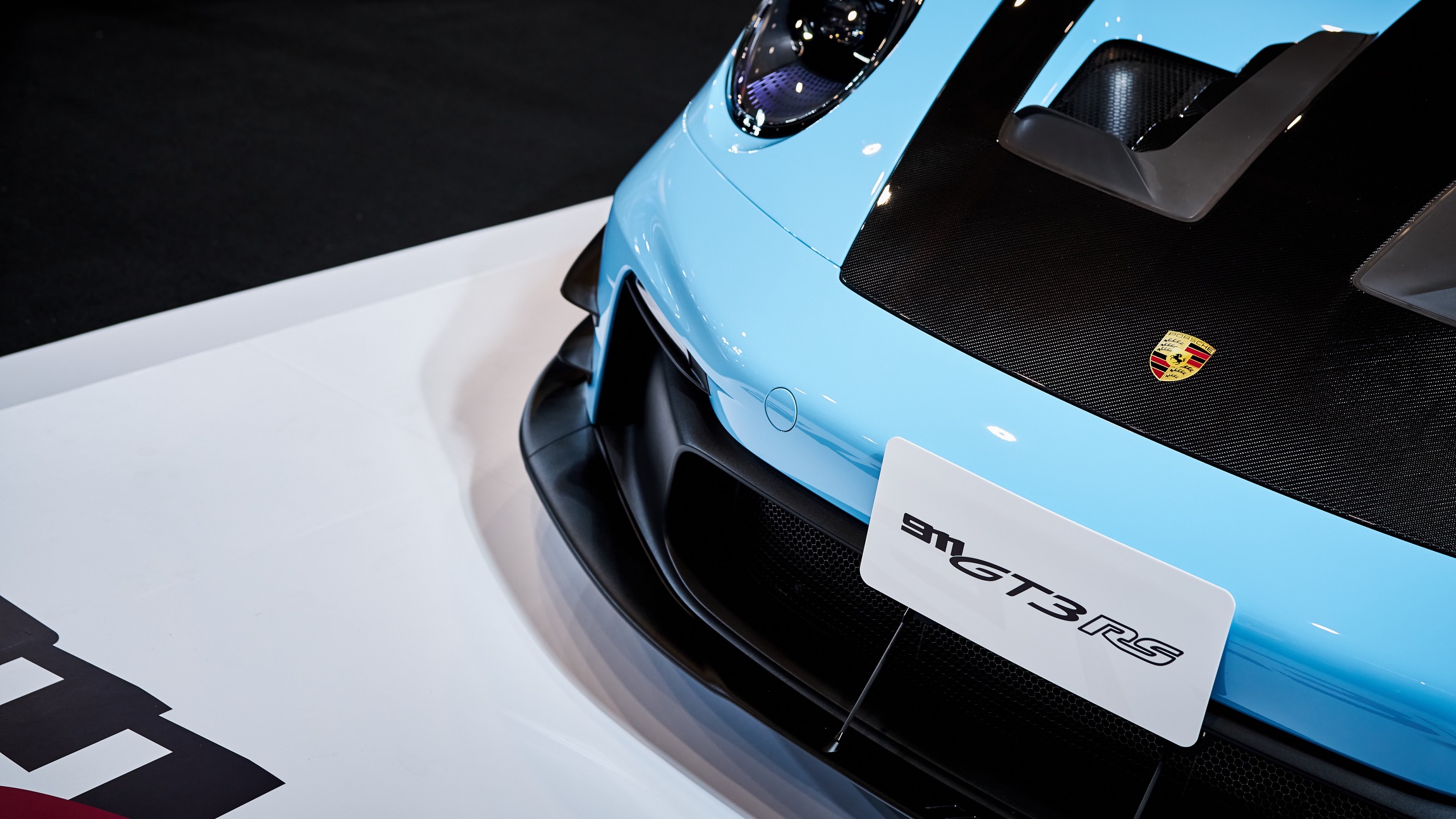 ▲Porsche 911 GT3 RS Manthey Racing透過基於紐北賽道實測的誇張空氣力學造型提供車體更進一步的操控上限。（圖／Derek Chung）