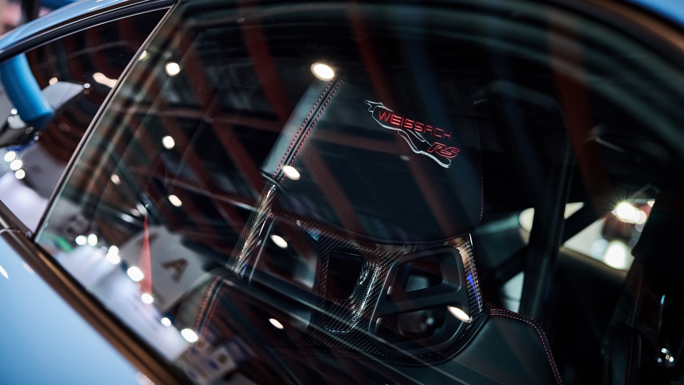 ▲內裝仍是經典的Weissach套件並透過強化車體確保體質絕佳的911 GT3 RS能夠被壓榨出所有實力。（圖／Derek Chung）