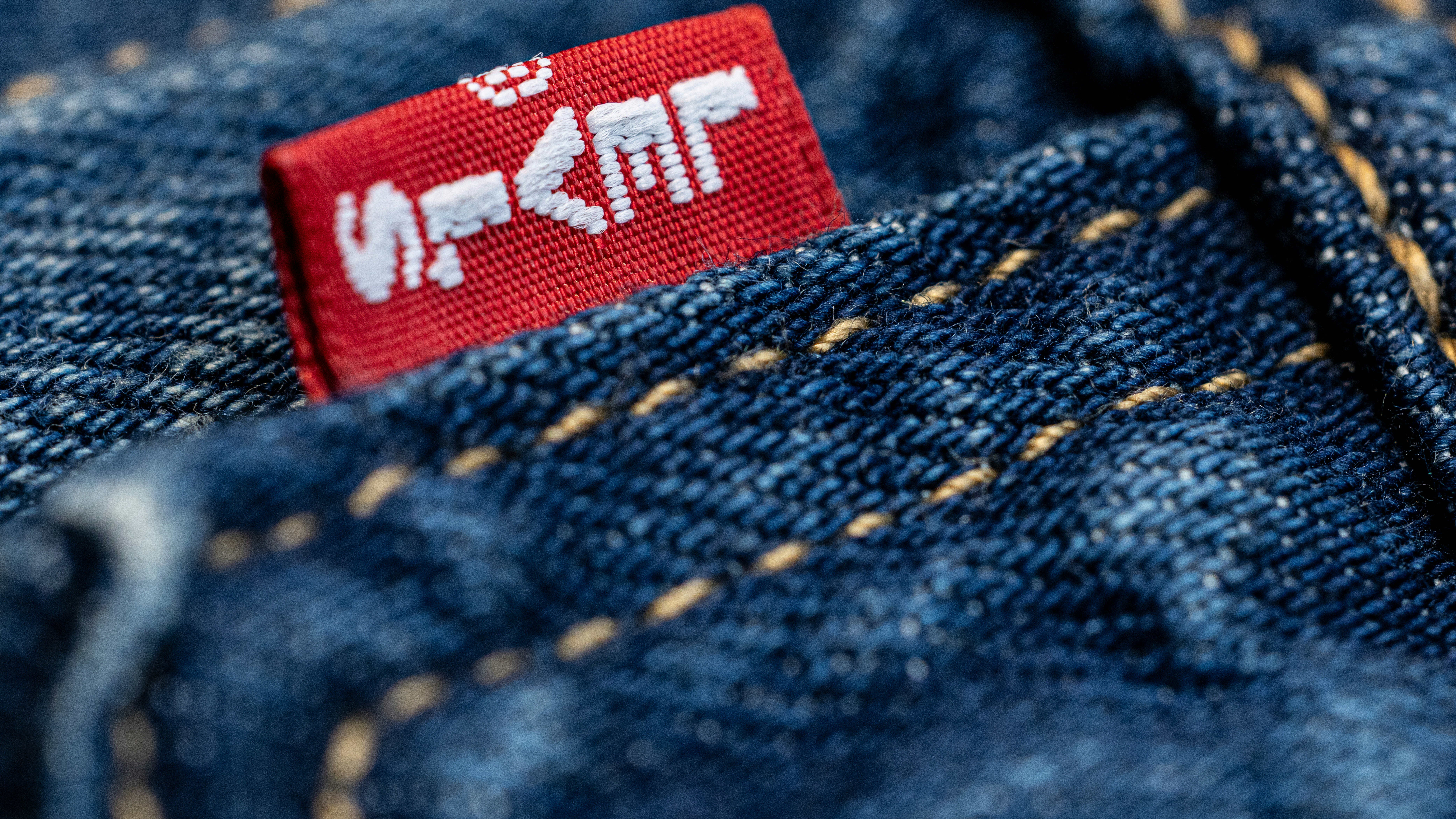 90s Fashion Resurgence Drives Double-Digit Growth | Gen Z Apparel Opportunity