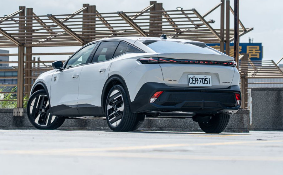 休旅當道的世界中，誰還願意為跨界轎跑買單？Peugeot小改款408試駕
