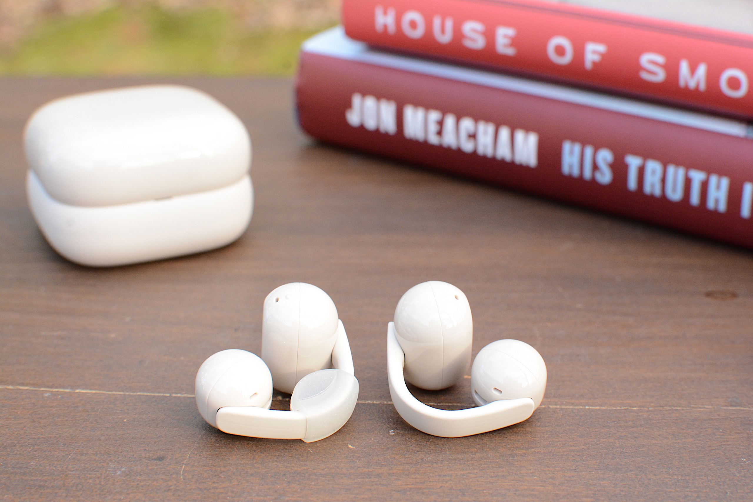 The including "fitting cushion" (left) can help with a secure fit