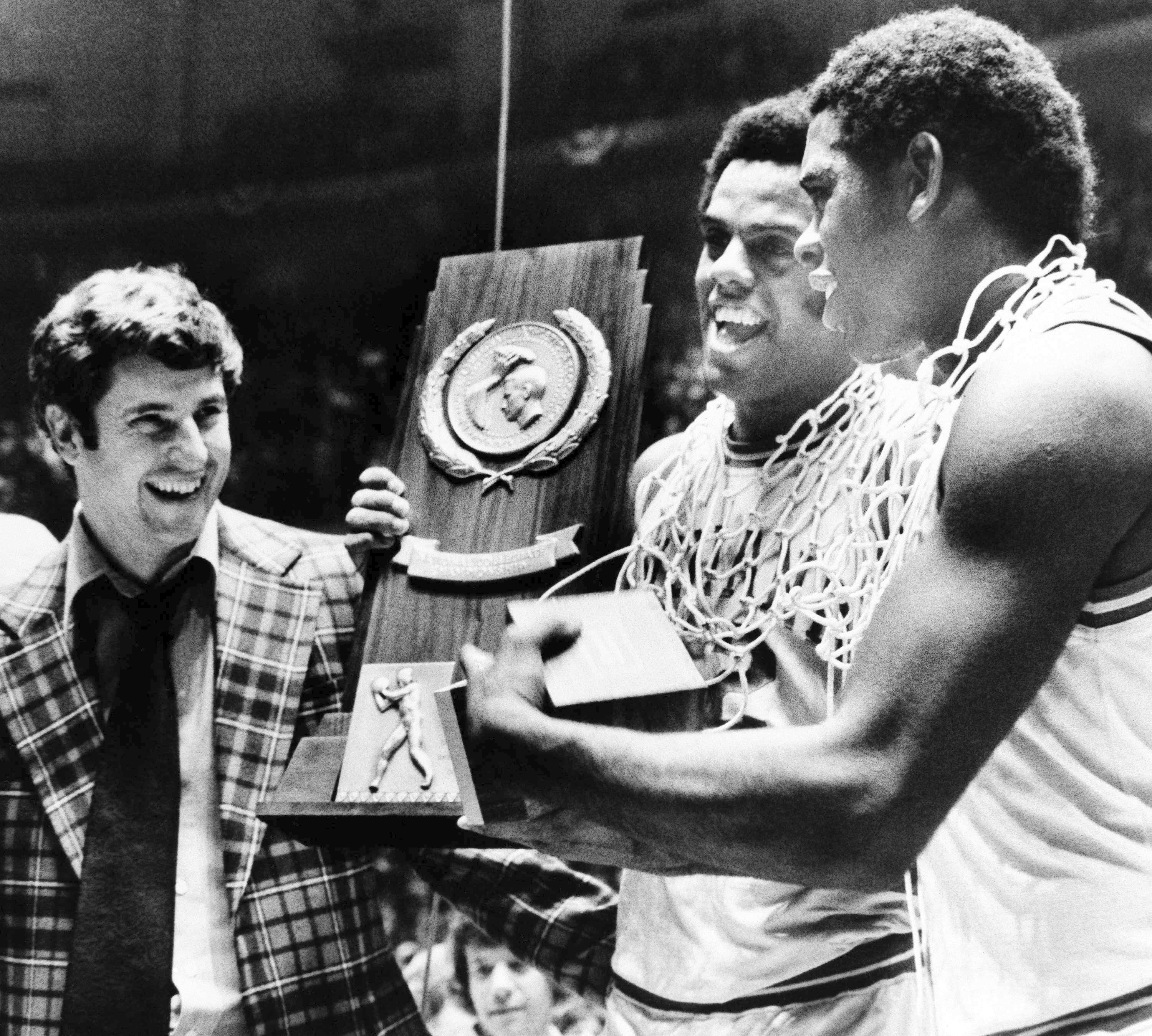 Indiana coach Bob Knight (L) and players Scott May and Quinn Buckner hold the national championship trophy. (AP Photo)