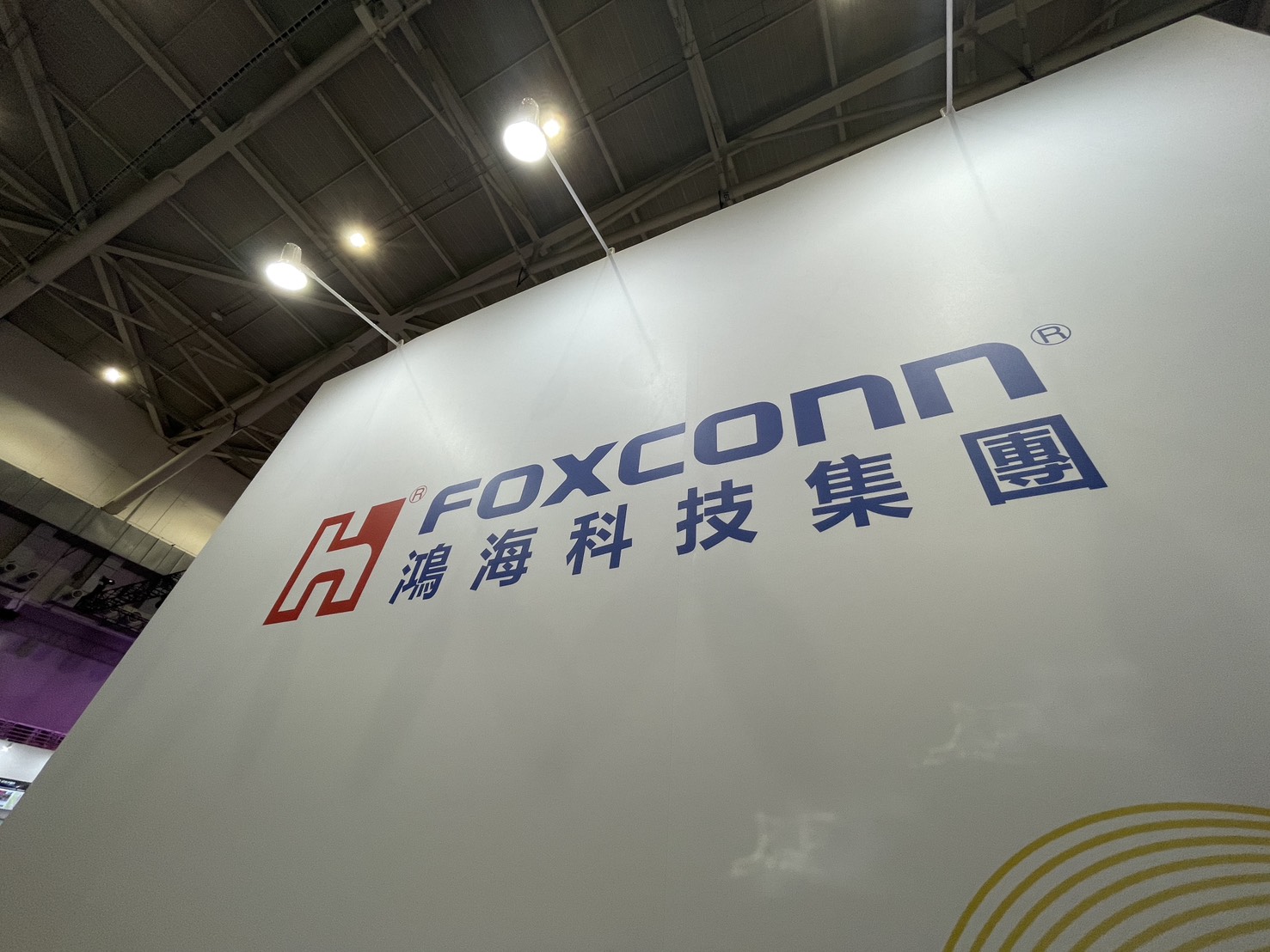 鴻海營收突破八兆新高