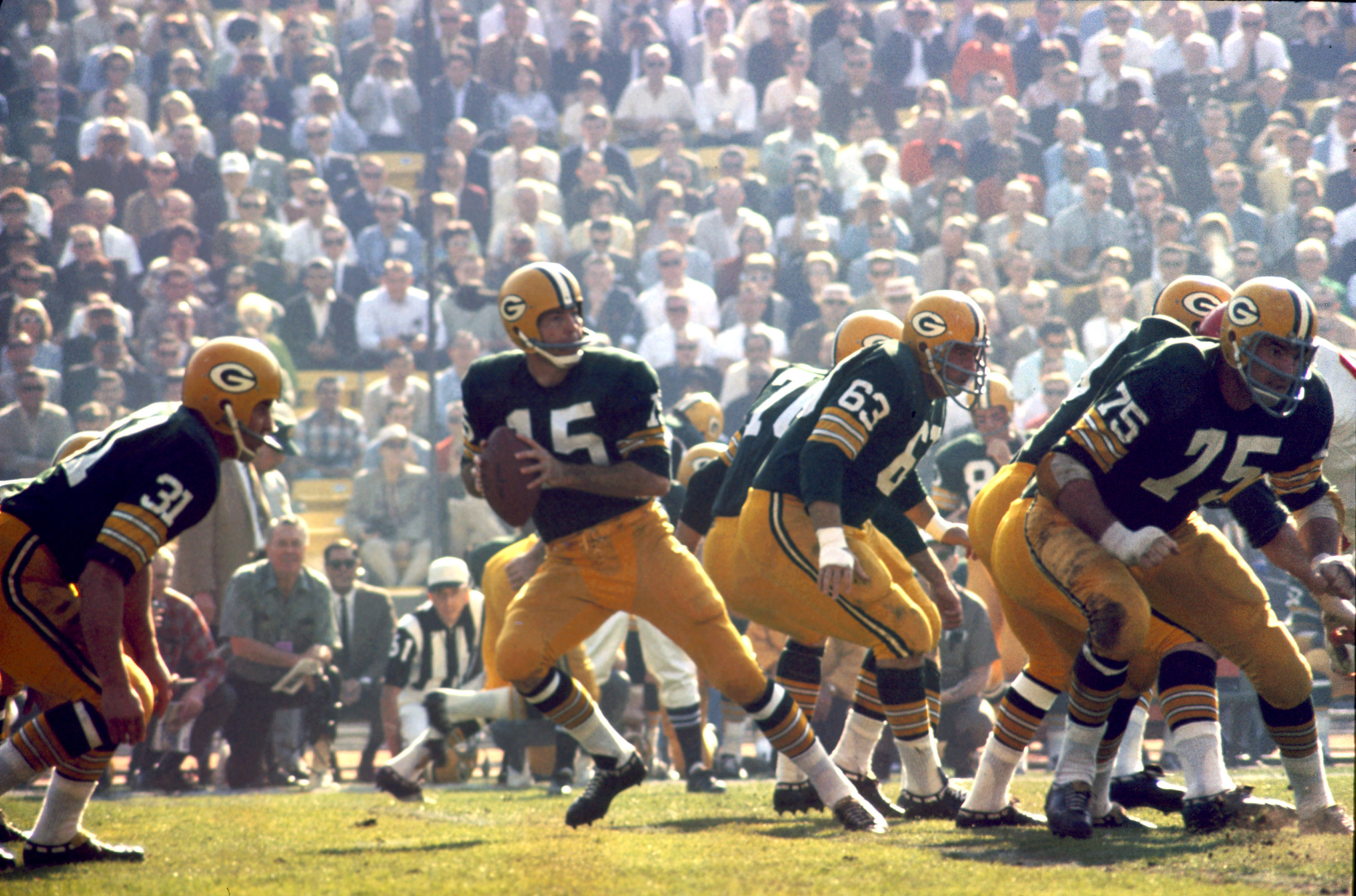 Bart Starr drops back to pass during Super Bowl I. (James Flores/Getty Images)