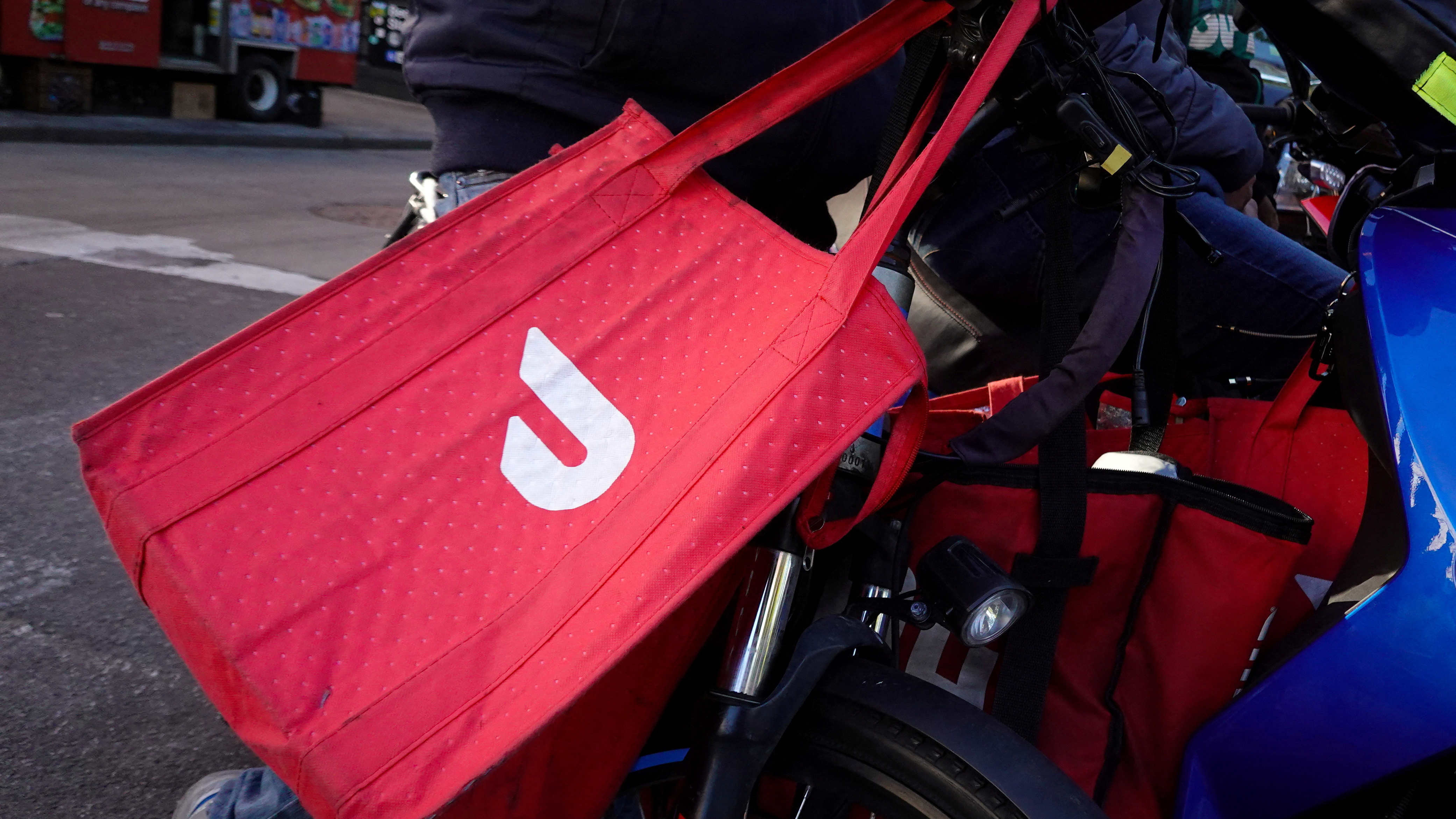 The $17 Billion Delivery Reckoning: Inside DoorDash’s Bold Buyout of Instacart and the Wall Street Aftershock