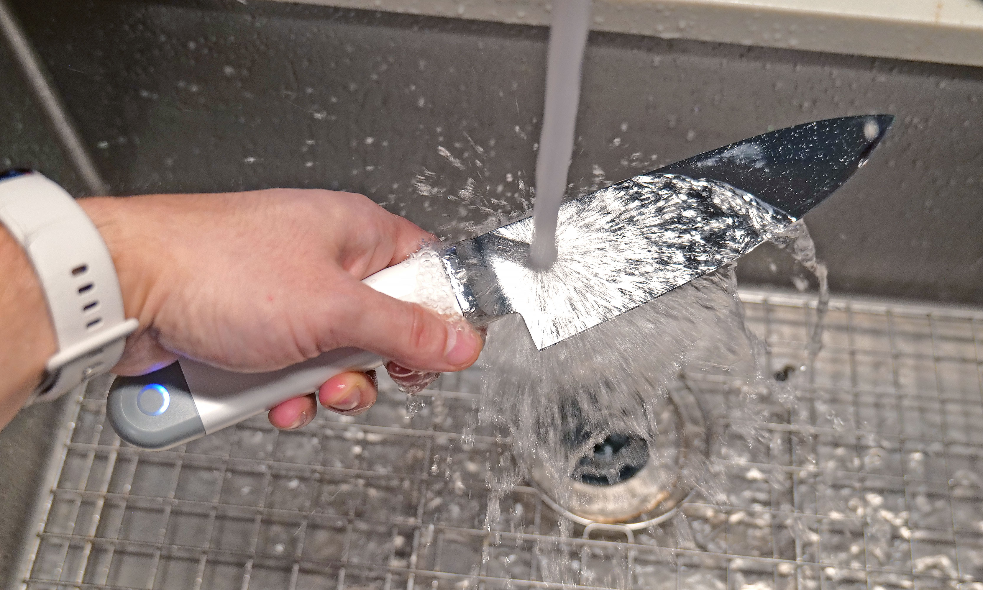 The Seattle Ultrasonics C-200 8-inch chef's knife features an IP65 rating for the whole device, though the front half is actually a bit more resistant thanks to an IP67 rating for its button and bolster. 