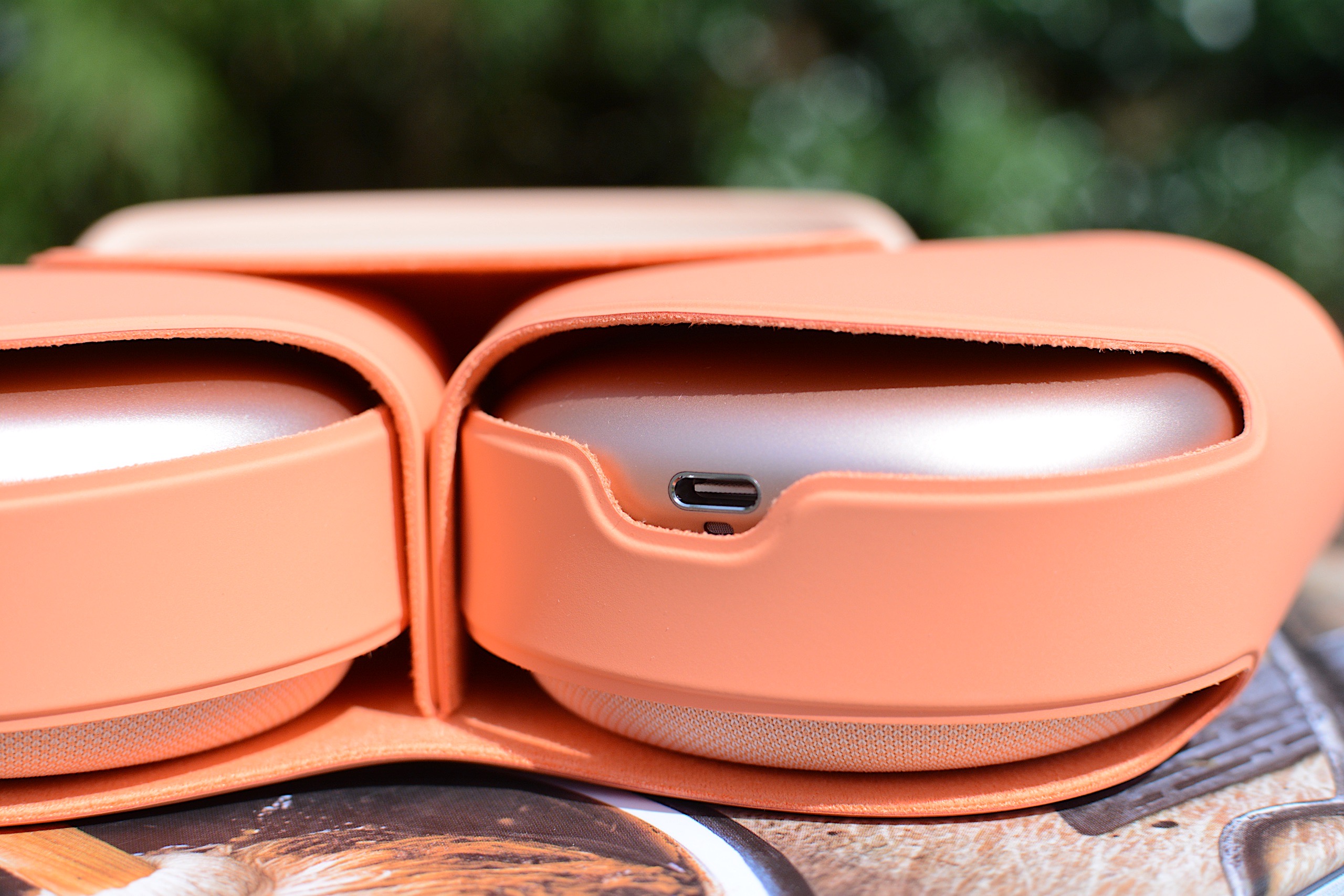 The Smart Case puts the AirPods Max 2 in an "ultra-low-power state"