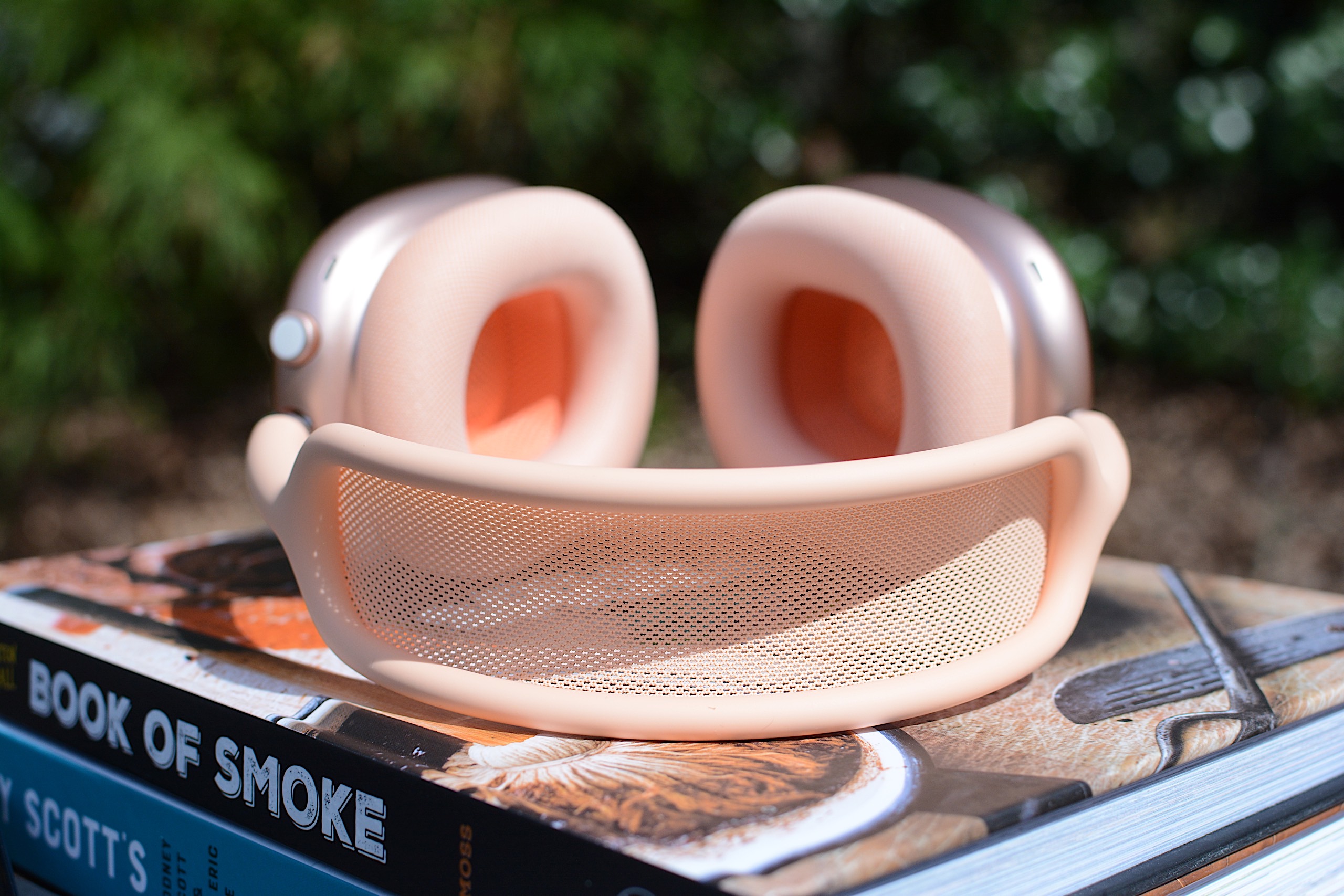 The AirPods Max 2's mesh headband