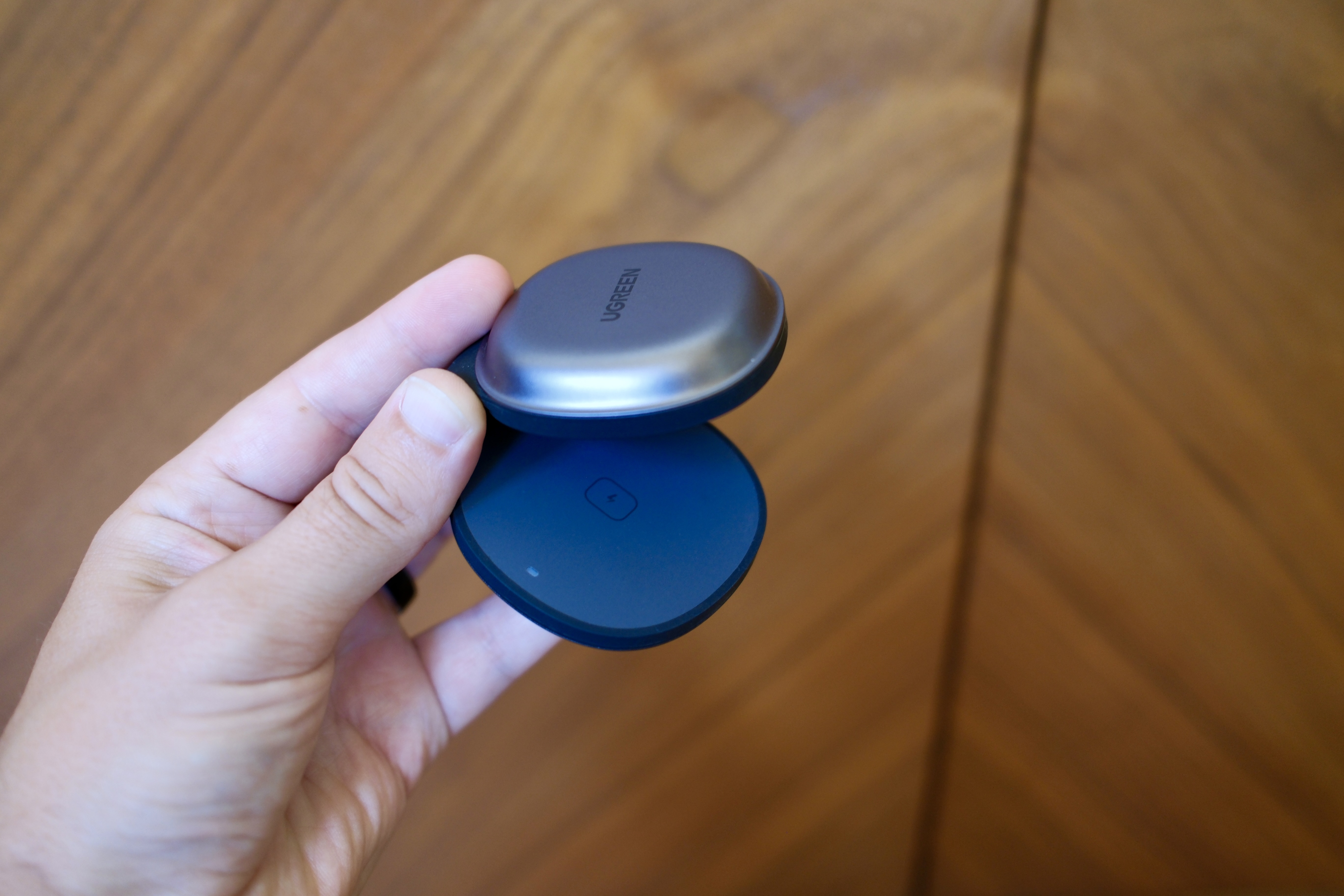 Hand holding the ugreen 25W foldable charger spread apart