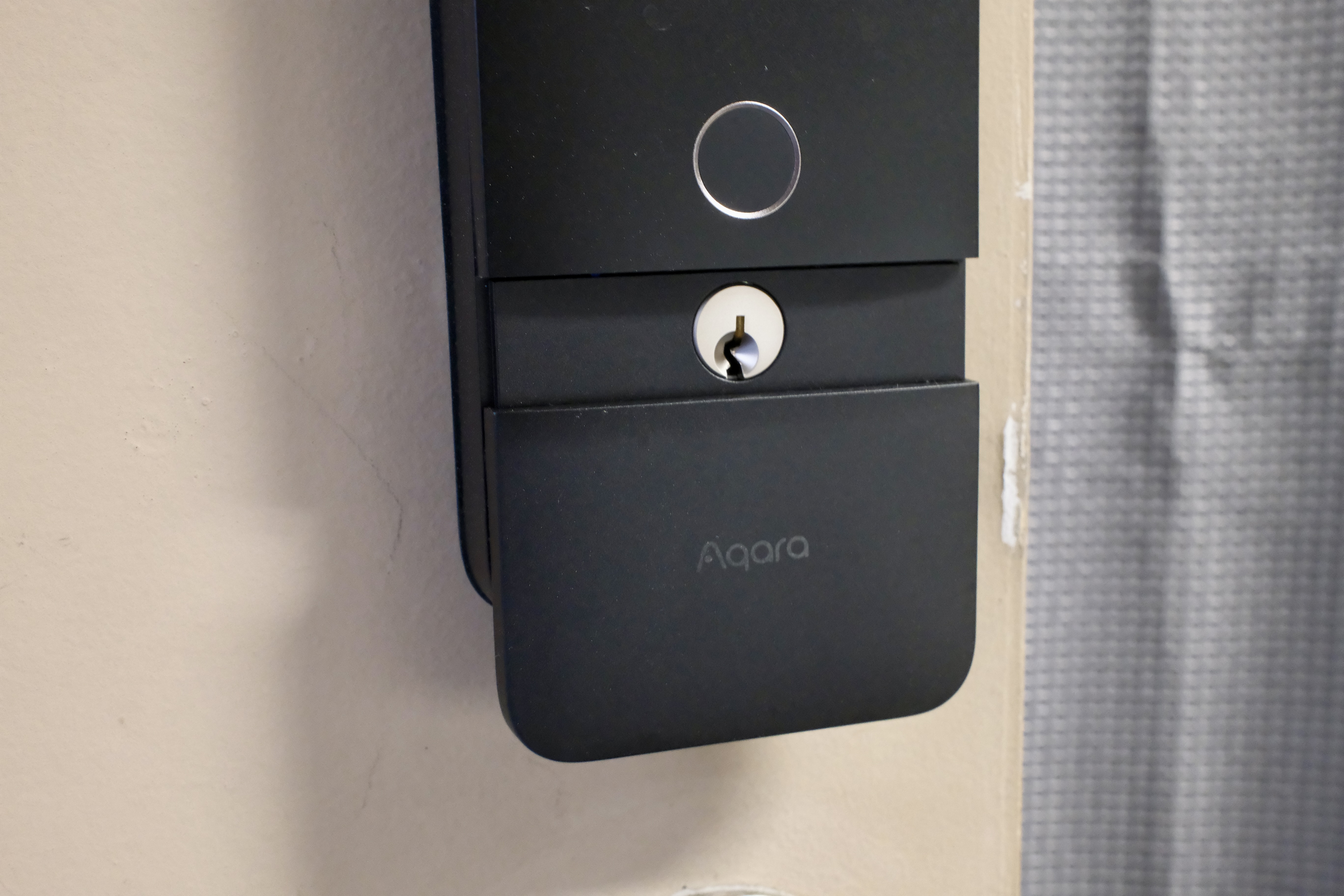 The cover below the fingerprint sensor slides down to reveal a keyhole