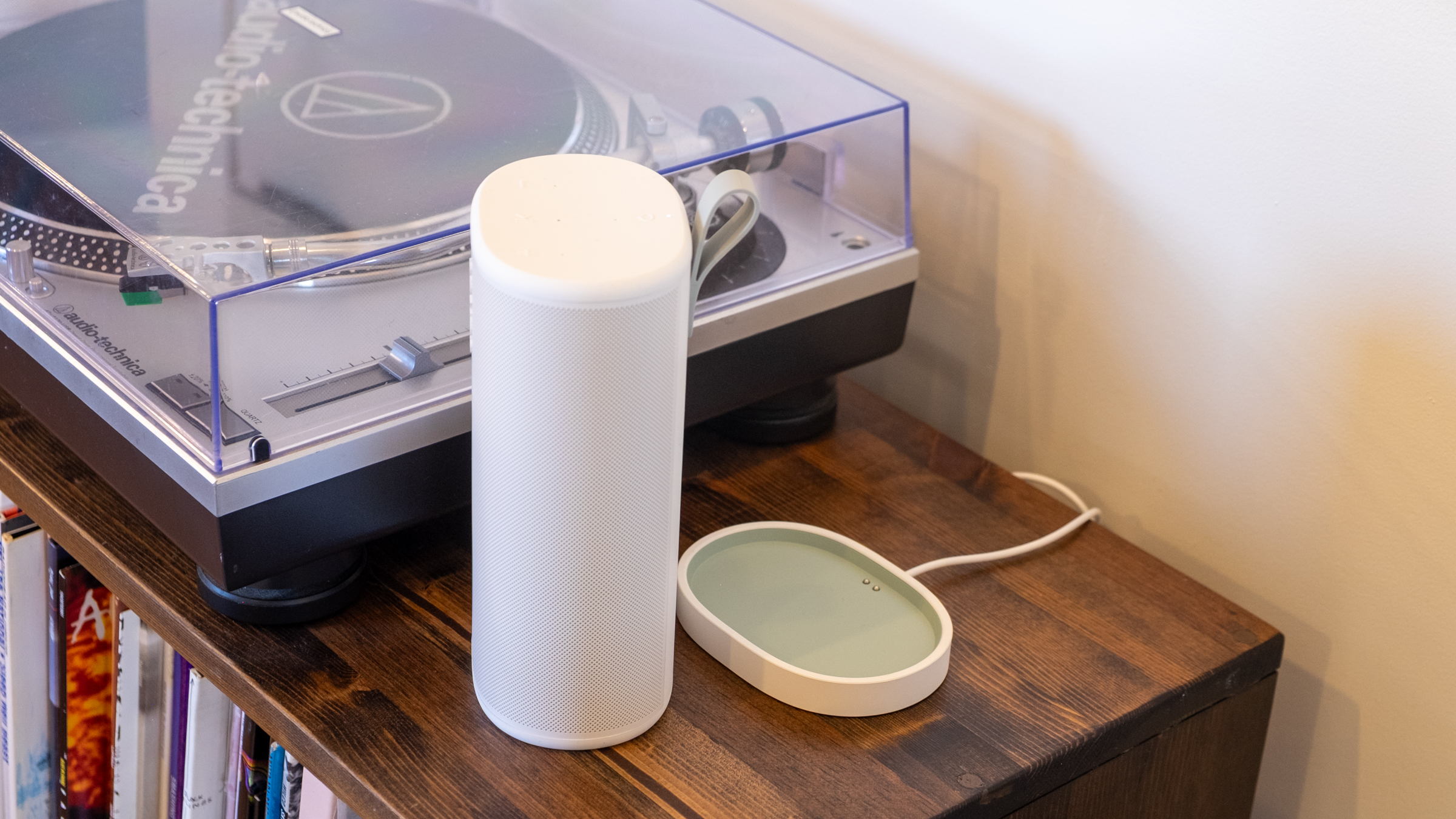 The Sonos Play and its charging base.