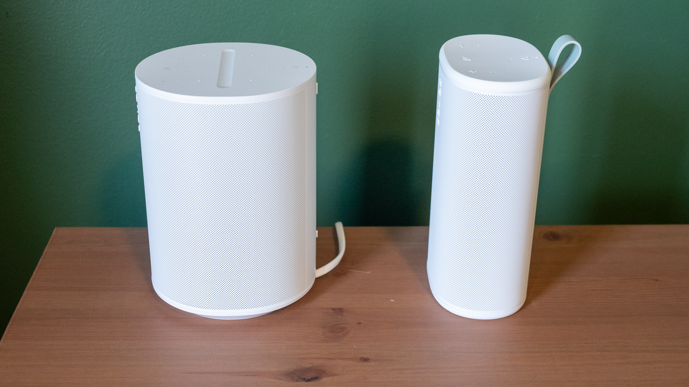 Side view of the Sonos Era 100 and Play.