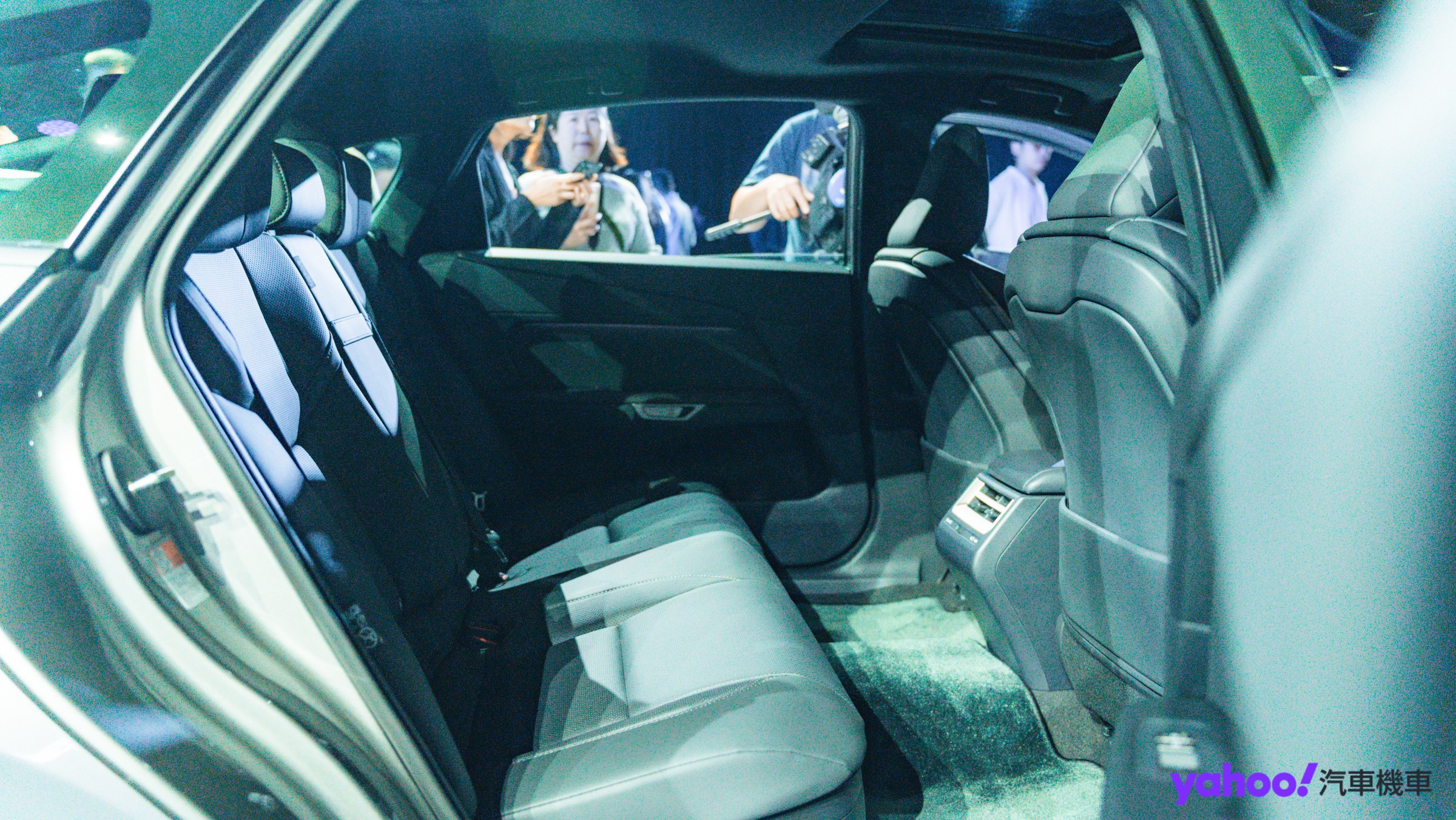 ▲後座配備獨立出風口和雙USB Type-C充電孔。（圖／Jason Chen）