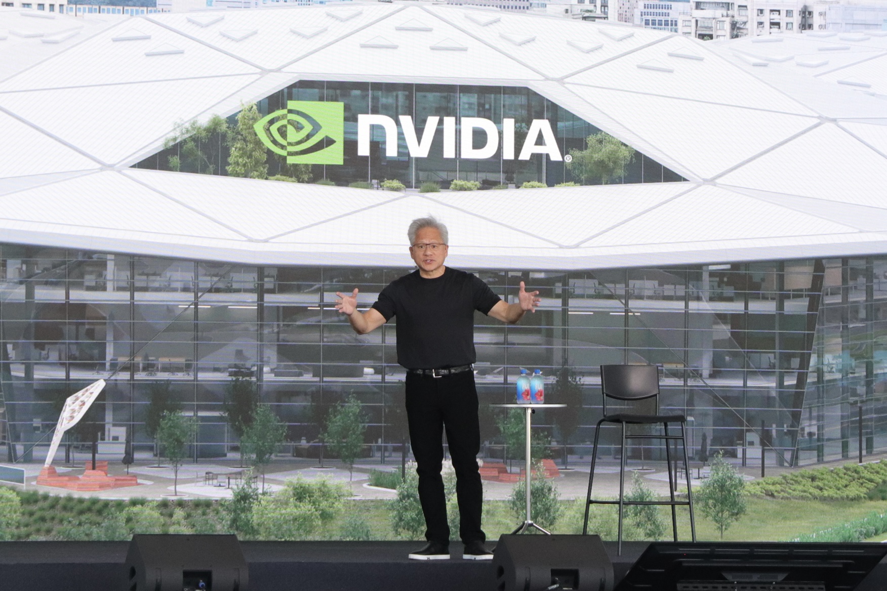 黃仁勳喊話蔣萬安：台灣要承接AI浪潮 需要更多能源支持