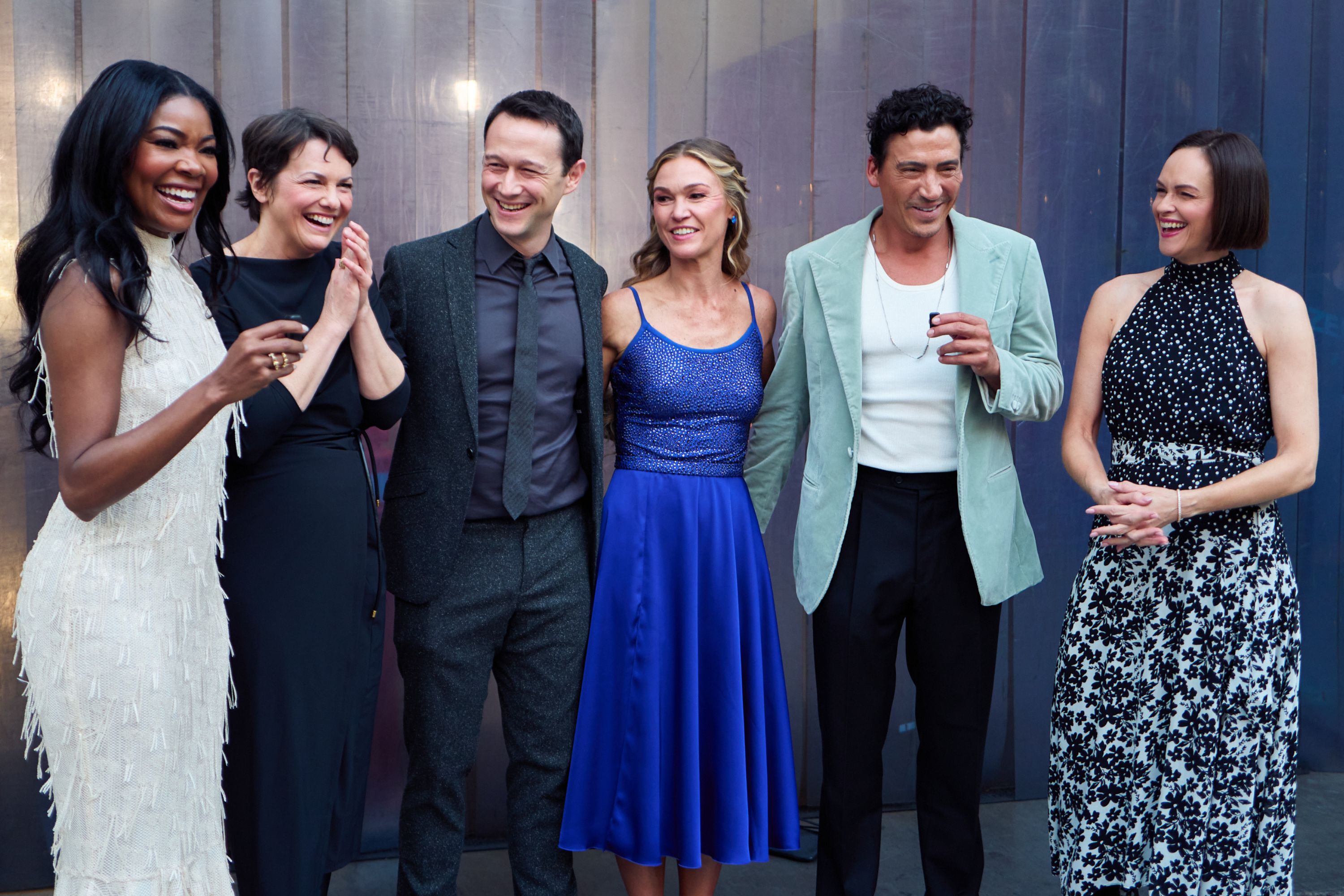 Julia Stiles reunites with her '10 Things I Hate About You' costars for  'Dancing With the Stars' Heath Ledger tribute