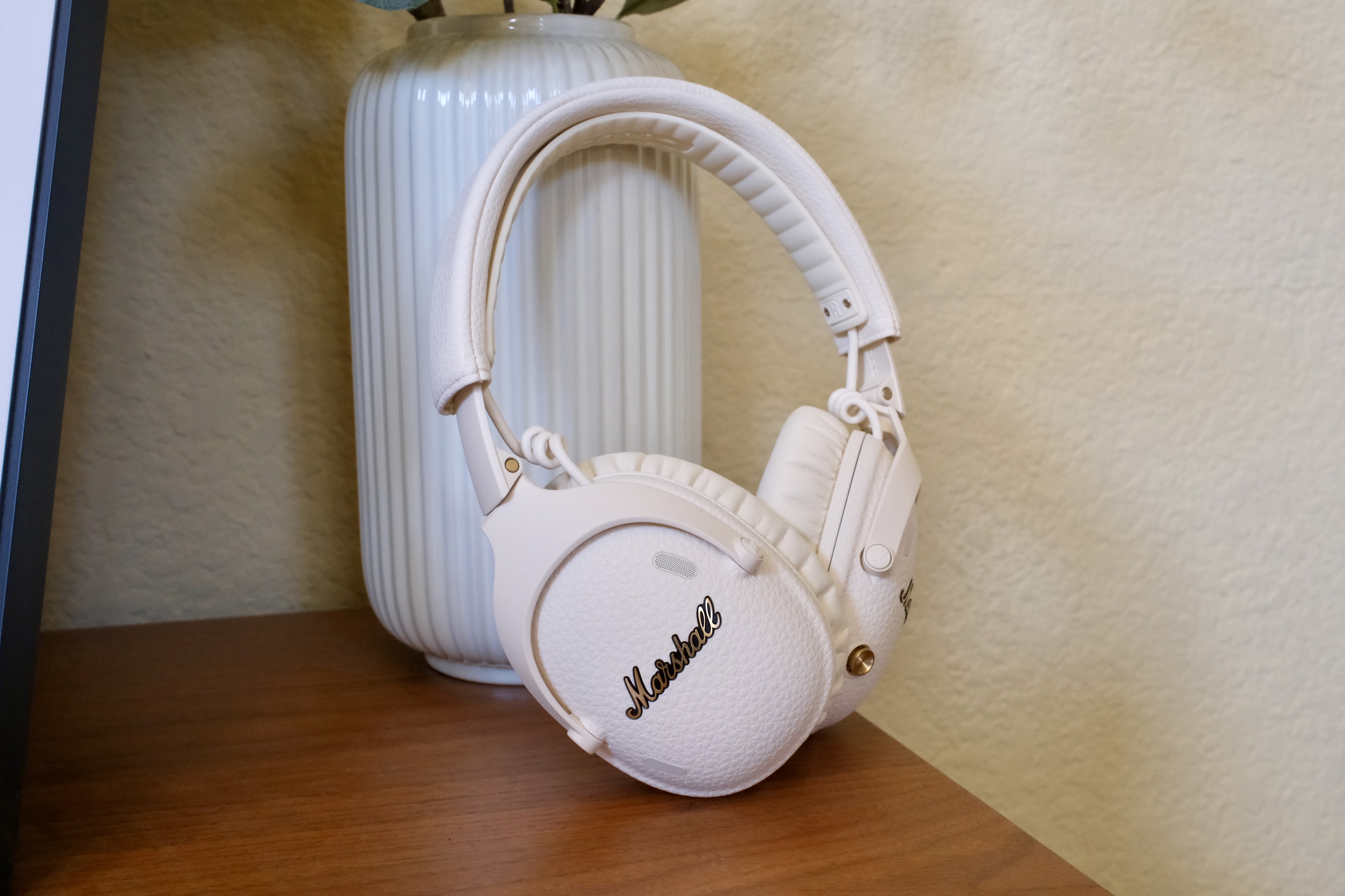Marshall's stylish wireless headphones now come in cream—and they
