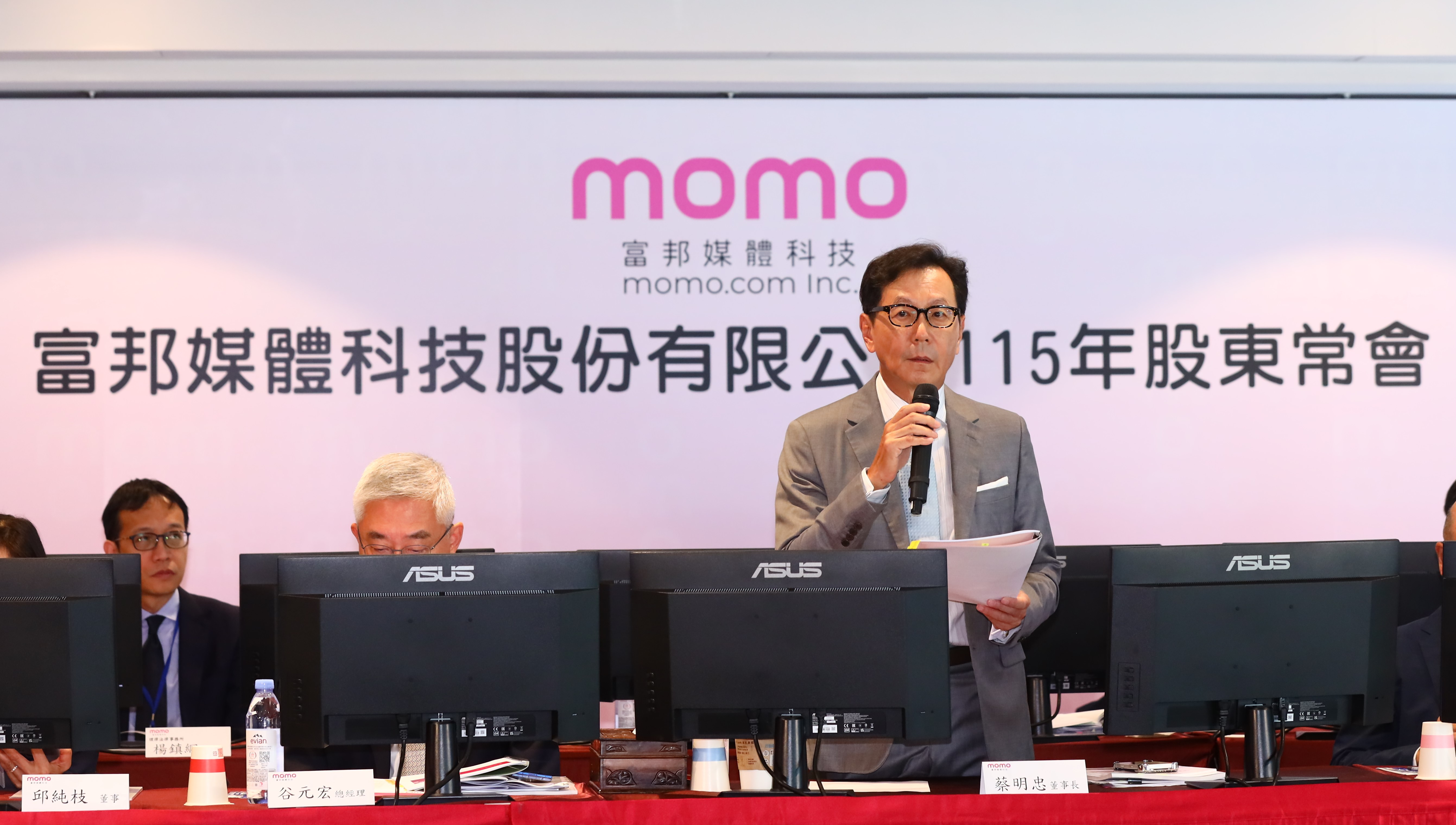 蔡明忠喊「爬回千金股」要成真？momo富邦媒股價衝467元 市值暴增731億元