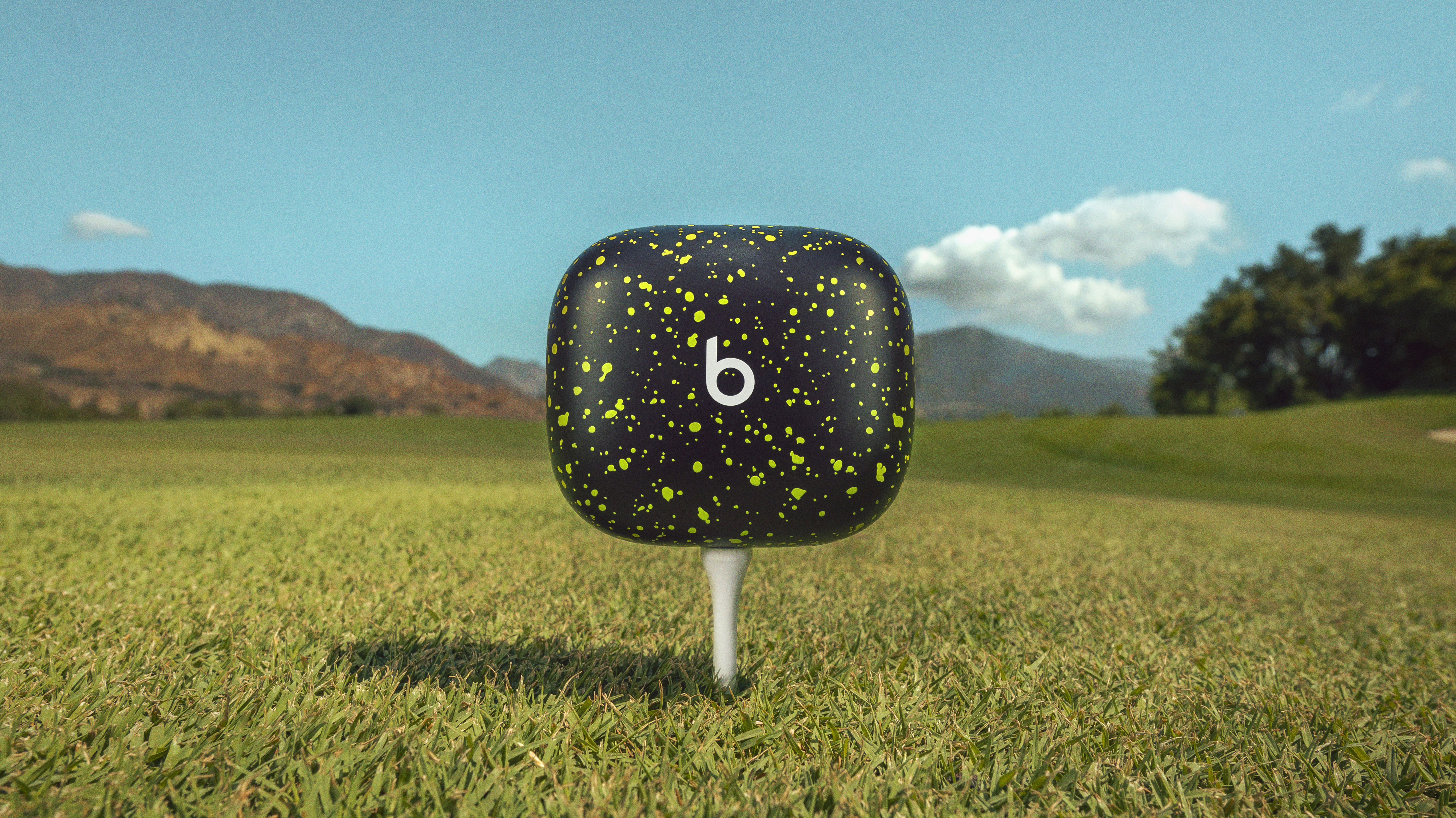 Apple and Nike team up for a new Powerbeats Pro 2 colorway