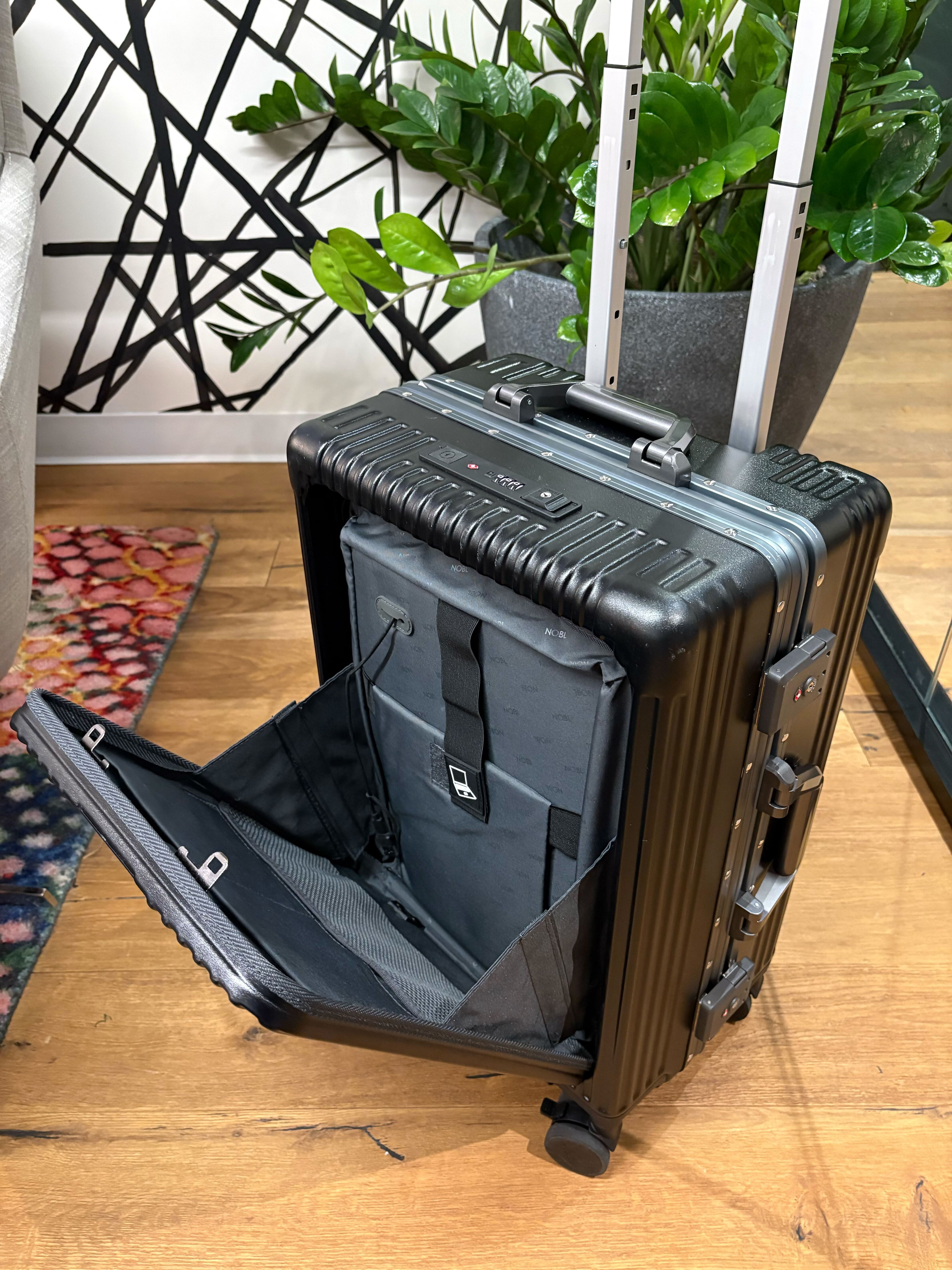 Nobl All-in-One suitcase review: A built-in cupholder and purse