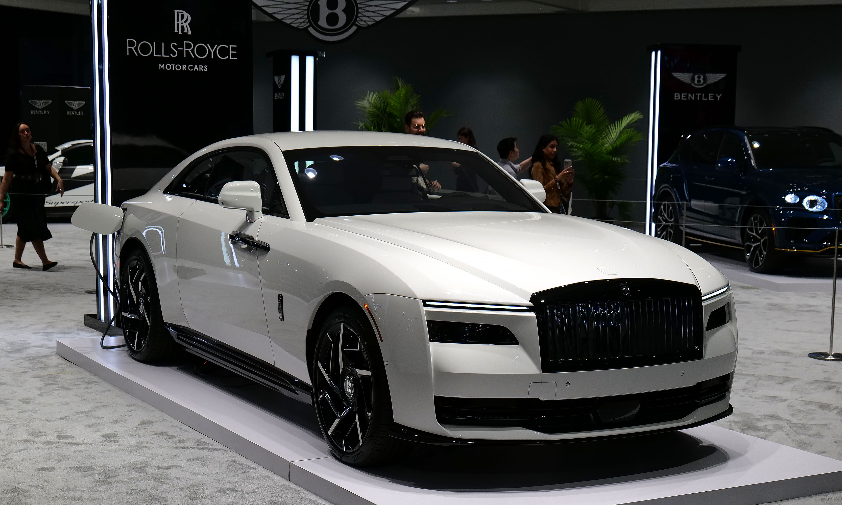 If I had infinite money, the Spectre would definitely be in my dream three-car garage. 