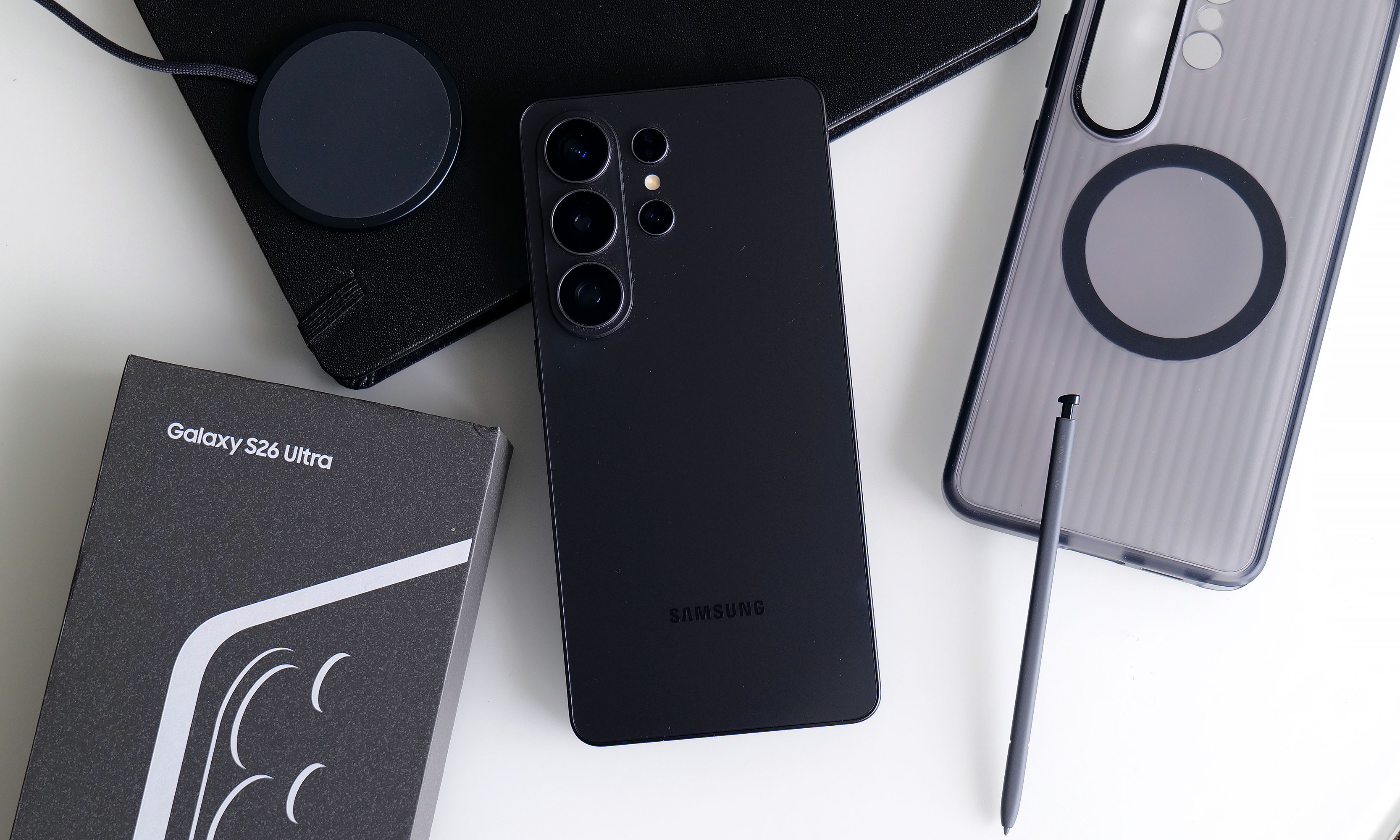 This better be the last time Samsung skips putting a magnetic ring inside the Galaxy S line. 