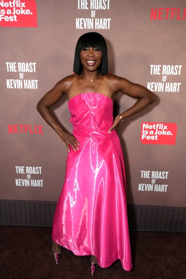 kevin hart dress Kevin Hart Discusses Wearing a Dress in Interviews