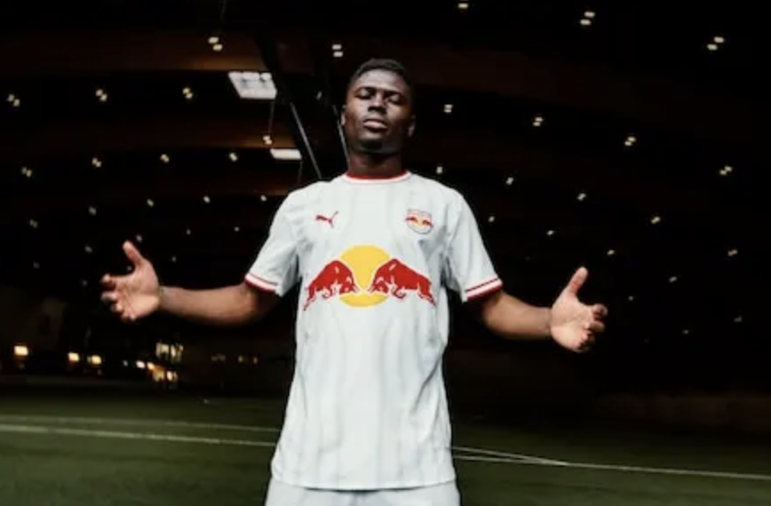 A home kit inspired by Salzburg physicist Christian Doppler and the Doppler effect? That's what Red Bull Salzburg have in store for this season. "The dynamic elements on the front reflect the movement of sound waves. Red, white and red details on the collar and sleeves complete the design," the club say.