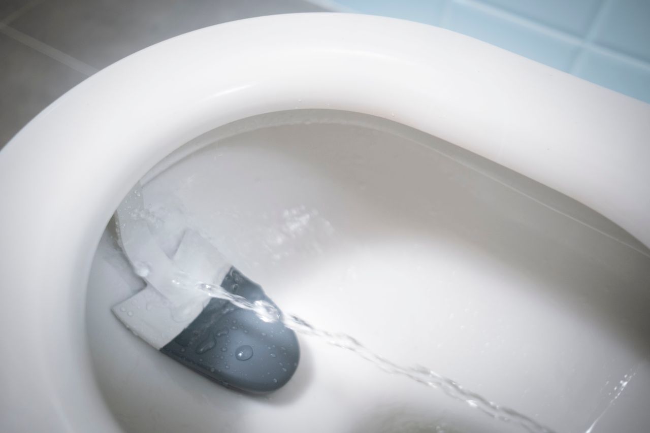 mage of the Vivoo Smart Toilet being splashed with water