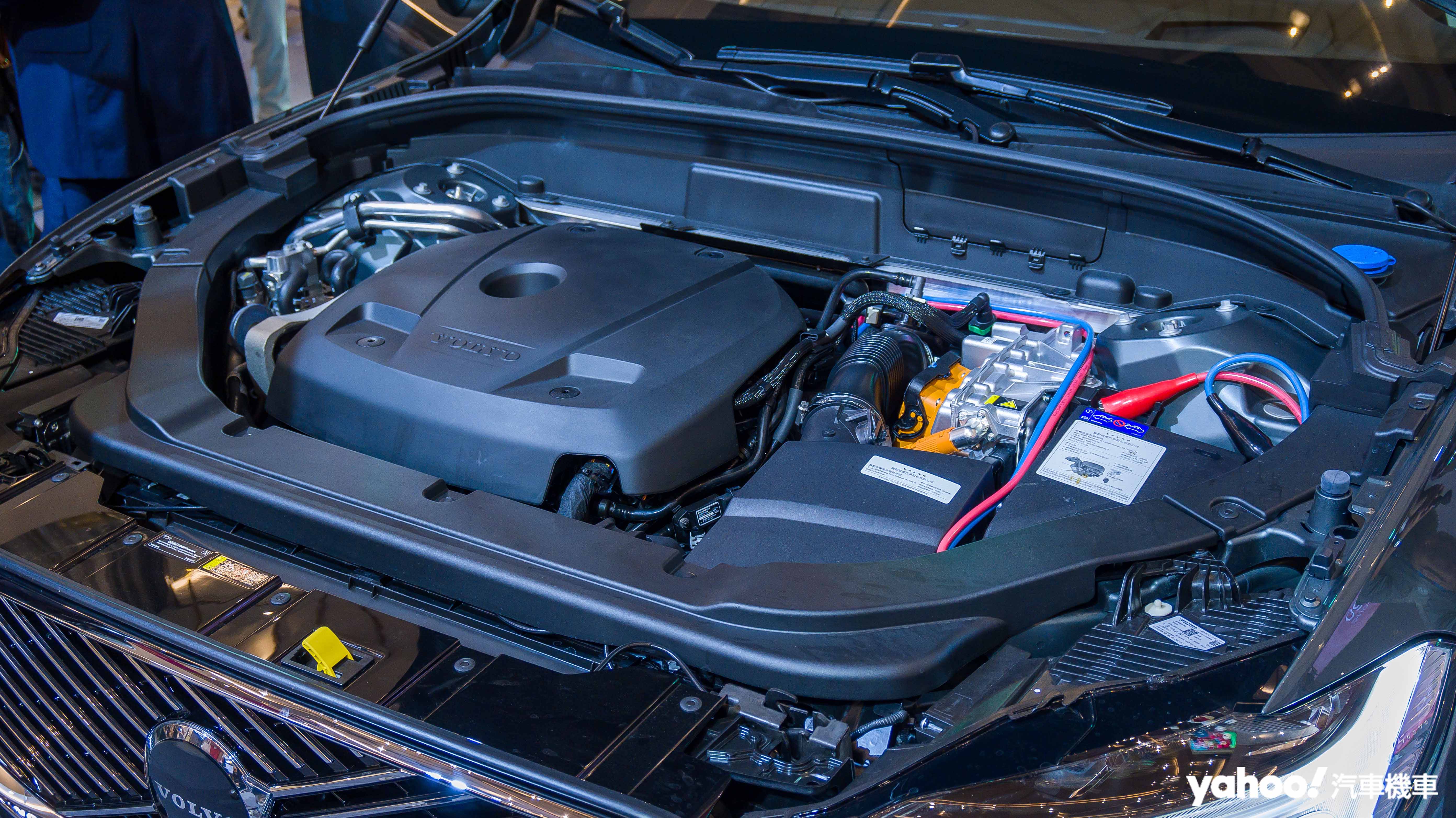 ▲ 搭載第二代油電複合動力架構的 T8 PHEV 車型，擁有 461ps（339kW）強勁綜效馬力輸出。（圖／Nick Lin）