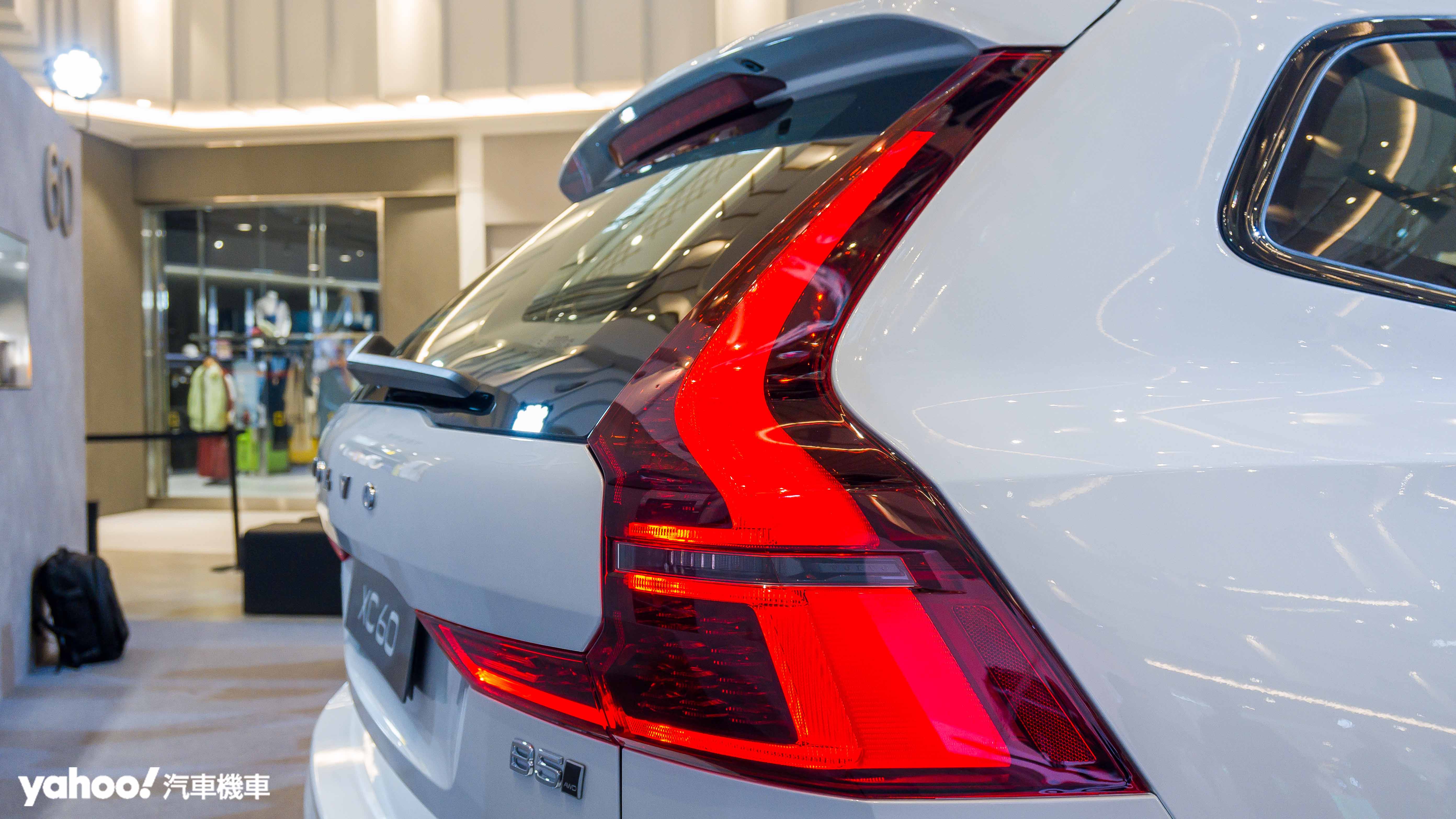 ▲ 辨識度極高的直立式LED燻黑尾燈，不僅進一步強化運動姿態，在夜間也成為視覺焦點。（圖／Nick Lin）