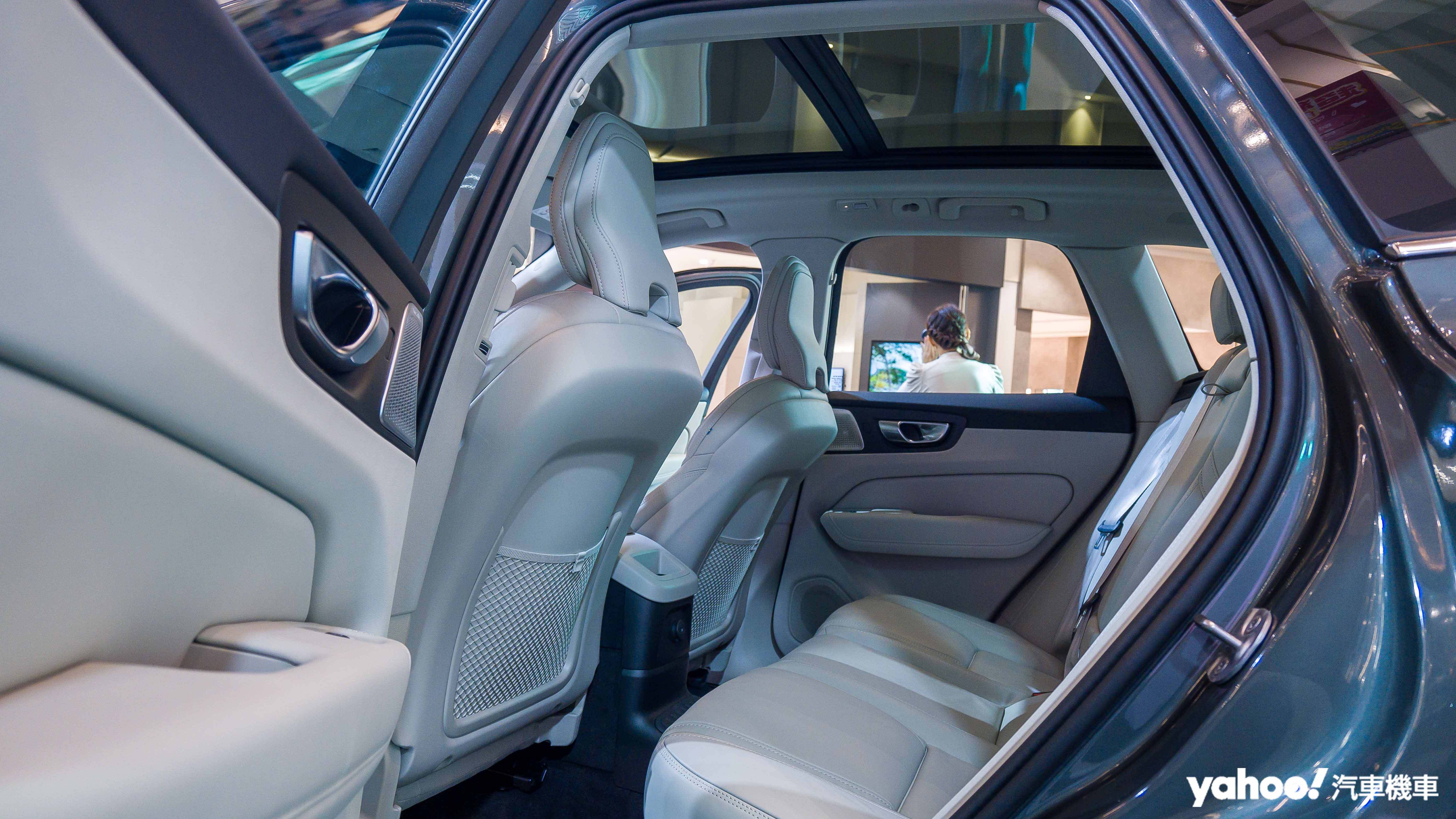 ▲ 全車系標配多層膠合安全玻璃側窗，能有效阻隔風噪與路噪，提升車室寧靜度。（圖／Nick Lin）