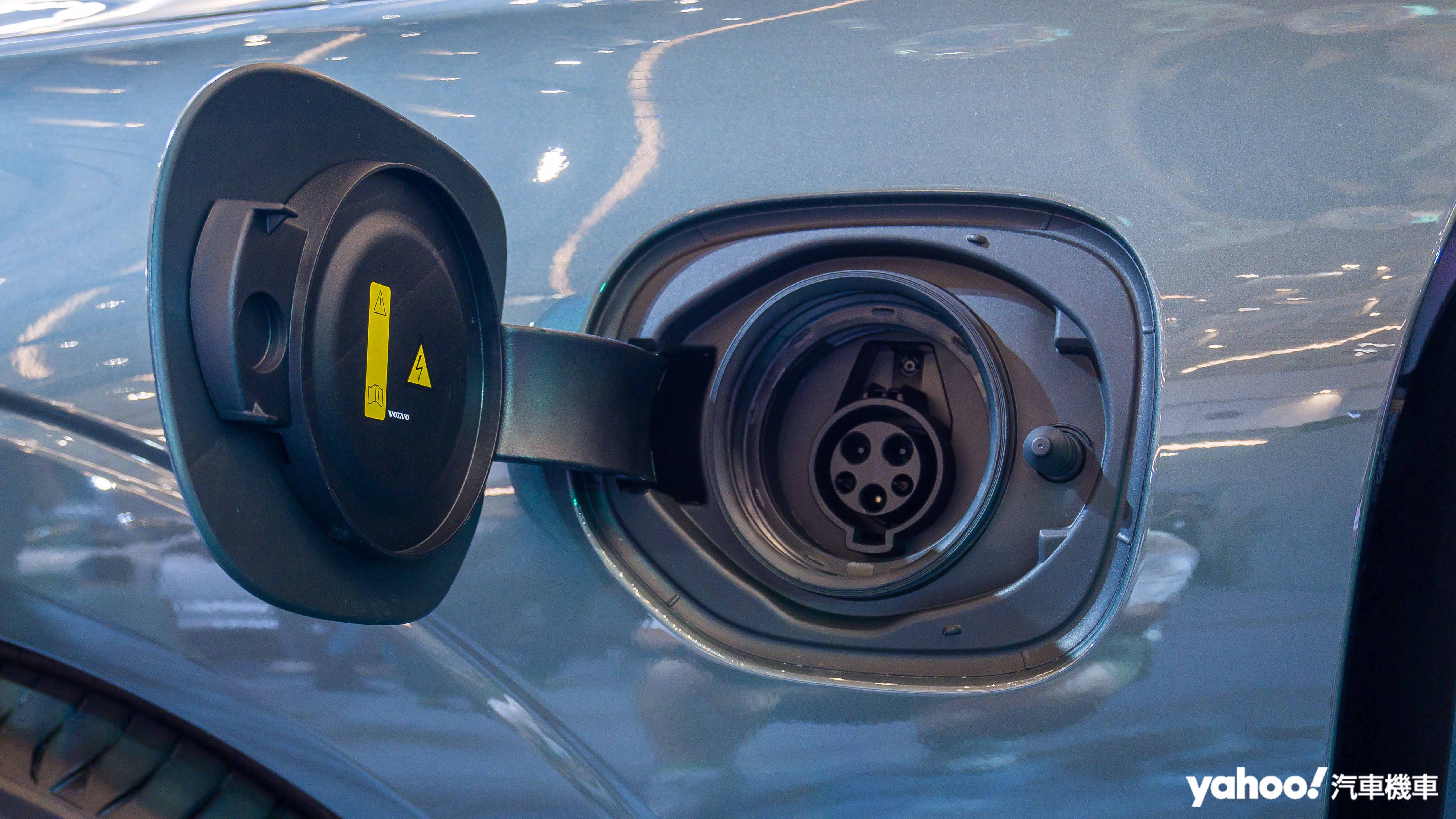 ▲ 核心配備的 18.8kWh 電池組，可提供最高 86 公里純電續航力，以及 140km/h 的純電極速。（圖／Nick Lin）