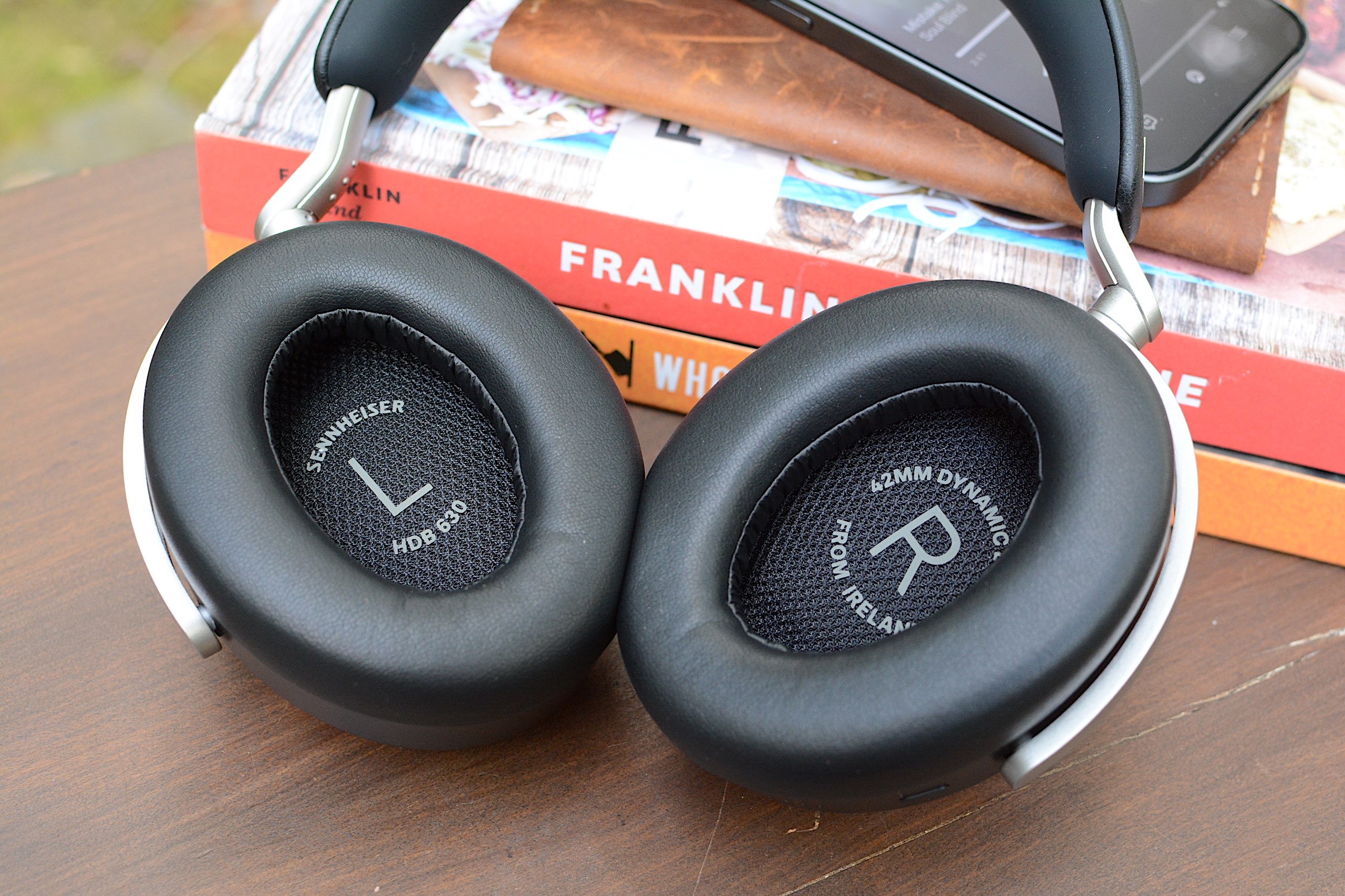 The HDB 630 features new drivers and a specially designed acoustic system.